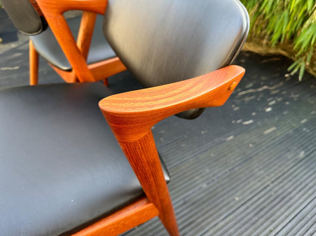 4 Sessel aus Teakholz Modell 42 von Kai Kristiansen für Schou Andersen (Kunstleder) im Angebot