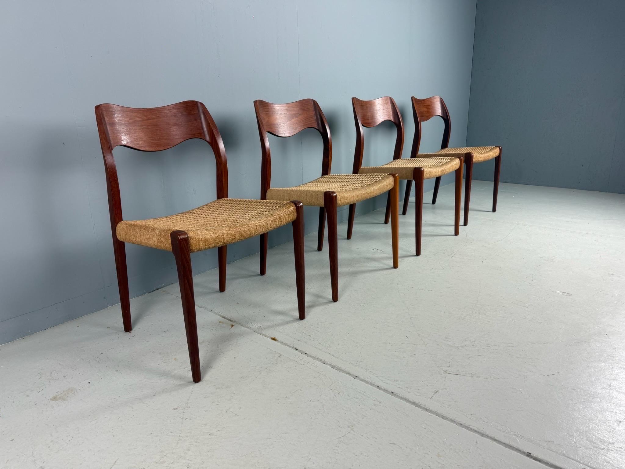 Mid-Century Modern Set of 4 Teak Niels O. Møller Dining Chairs- Model 71, Denmark en vente