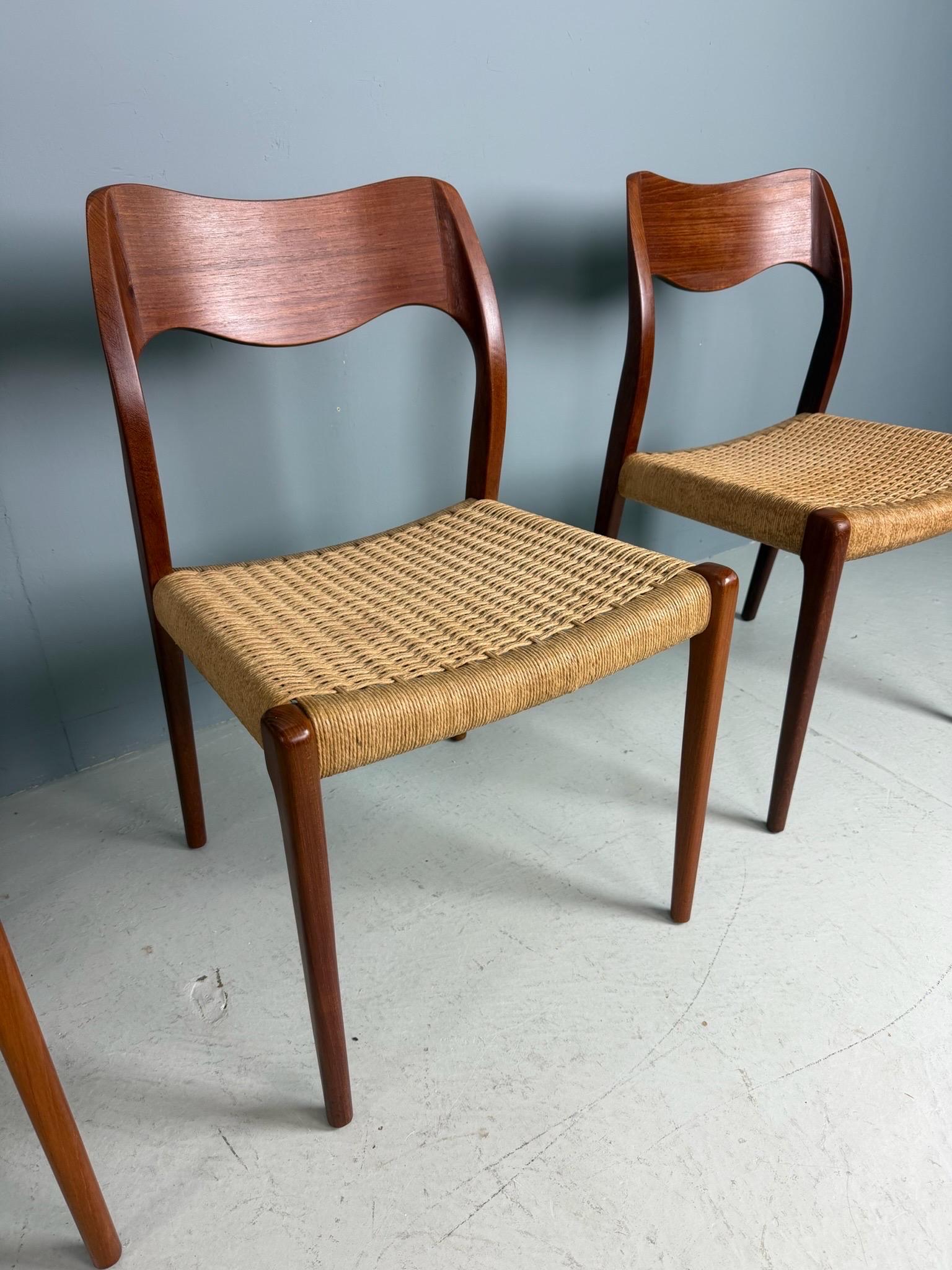 Danois Set of 4 Teak Niels O. Møller Dining Chairs- Model 71, Denmark en vente