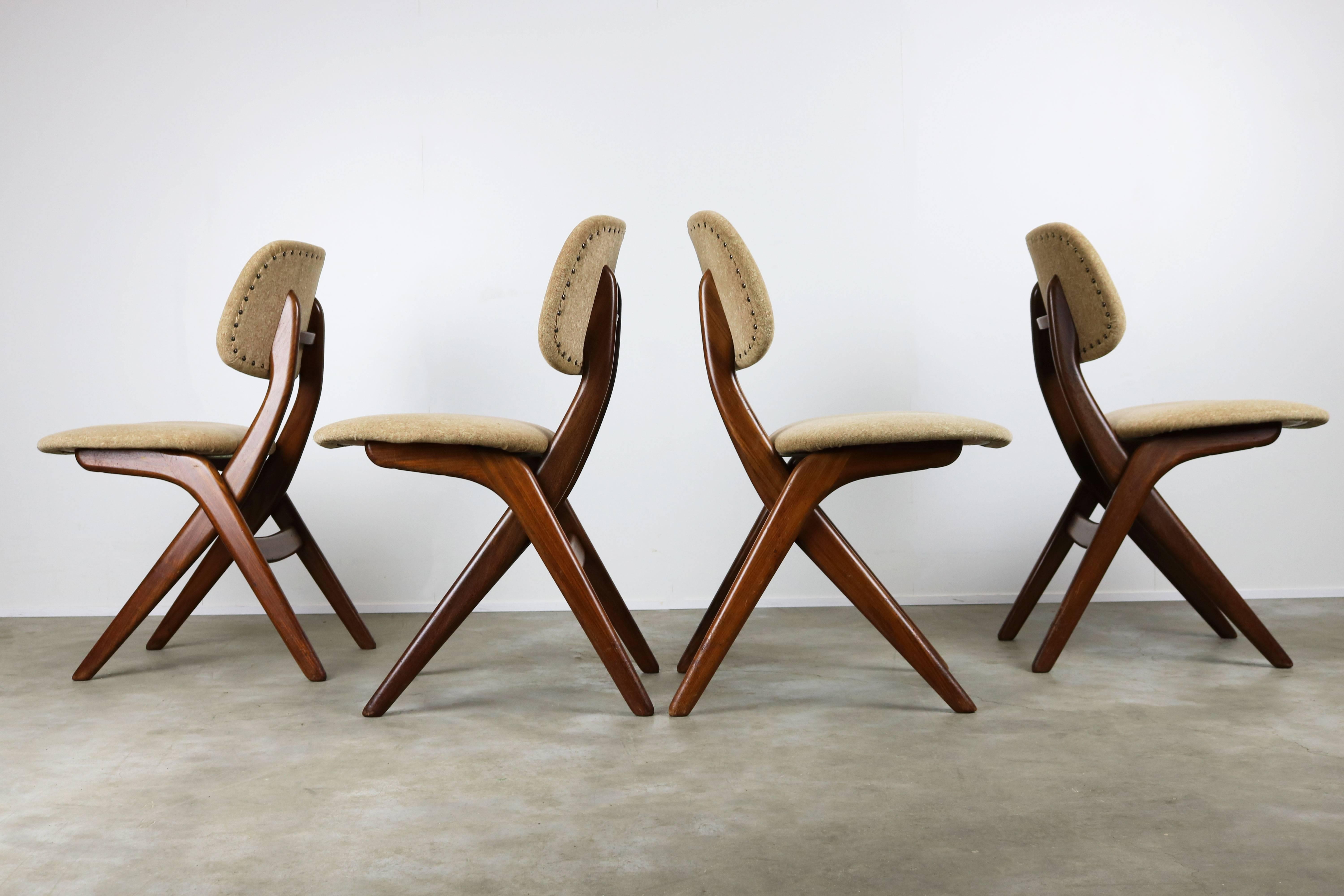 Set of four beautiful ''Pelican chairs