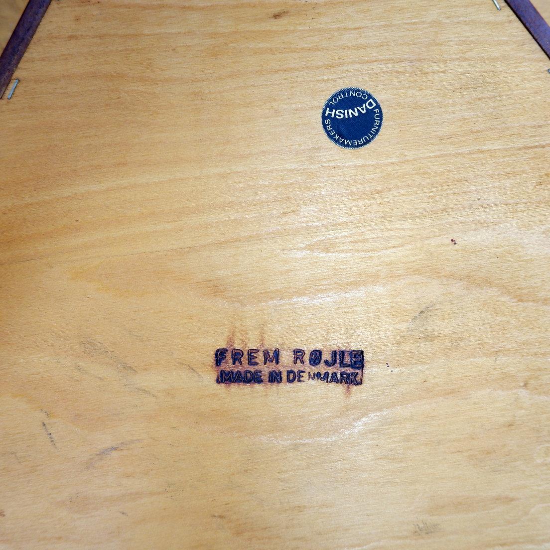 Satz von 4 Stühlen aus Teakholz 