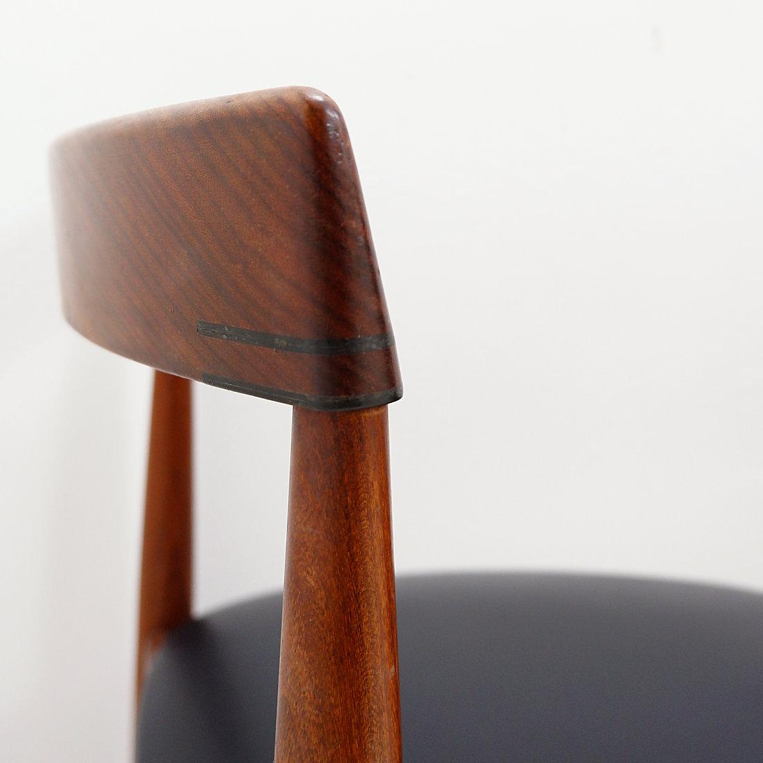 Satz von 4 Stühlen aus Teakholz 