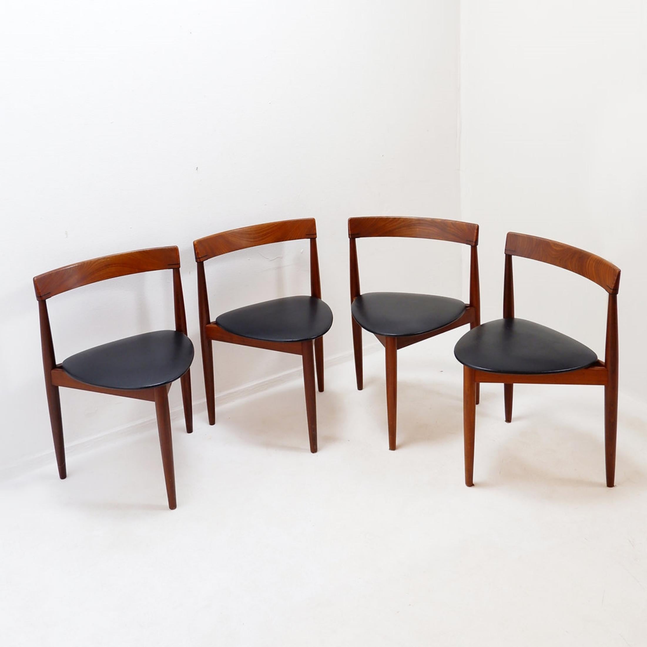 Satz von 4 Stühlen aus Teakholz 