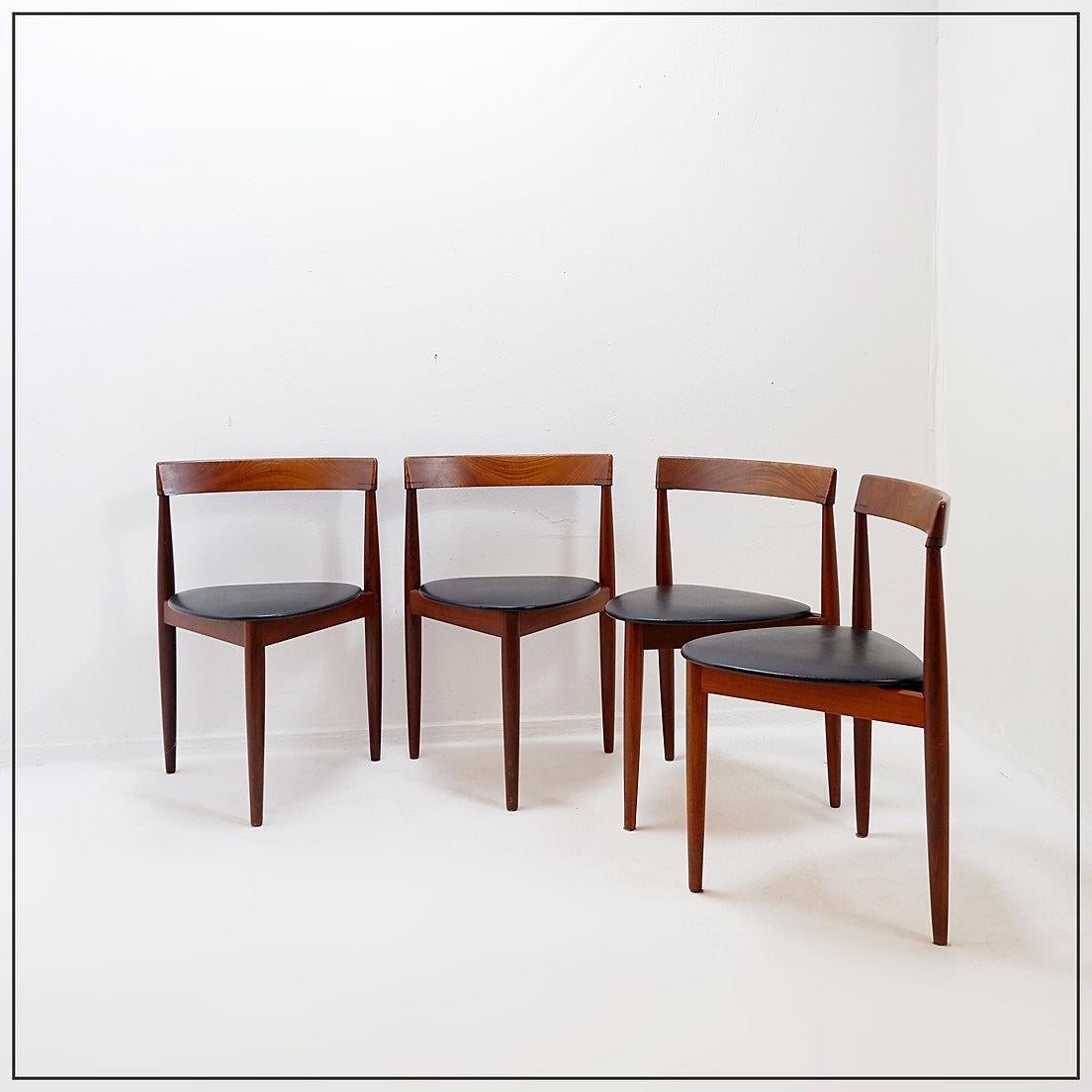 Satz von 4 Stühlen aus Teakholz 