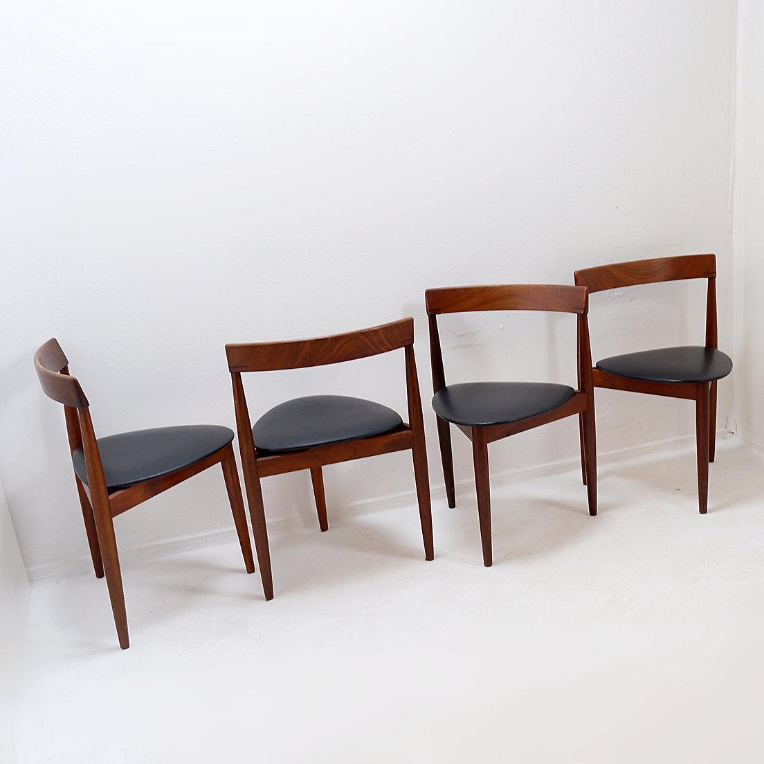 Satz von 4 Stühlen aus Teakholz 