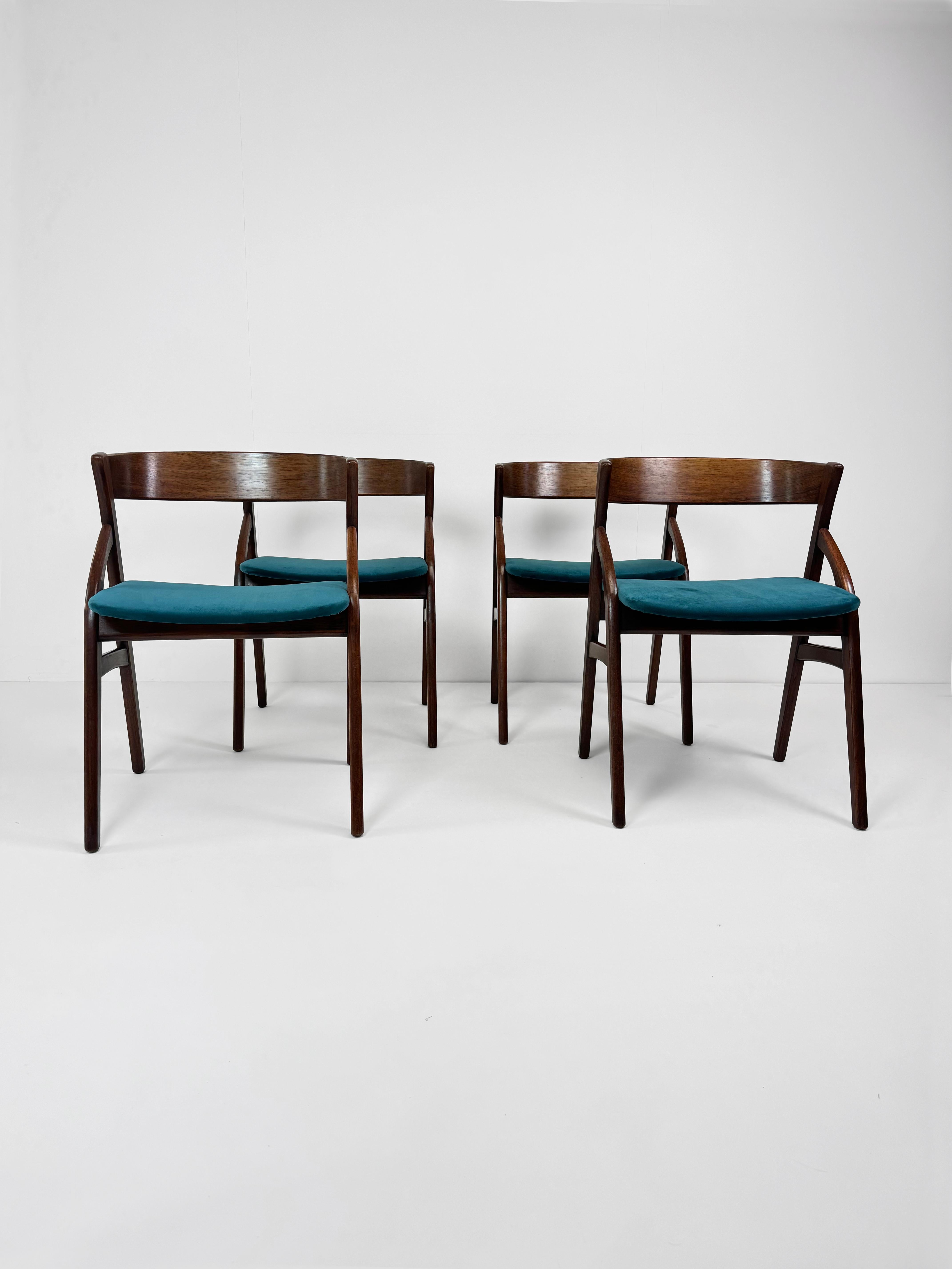 Set of 4 Teak & Velvet Dining Chairs, by Dyrlund Model 141, Denmark 1960's In Good Condition In London, GB