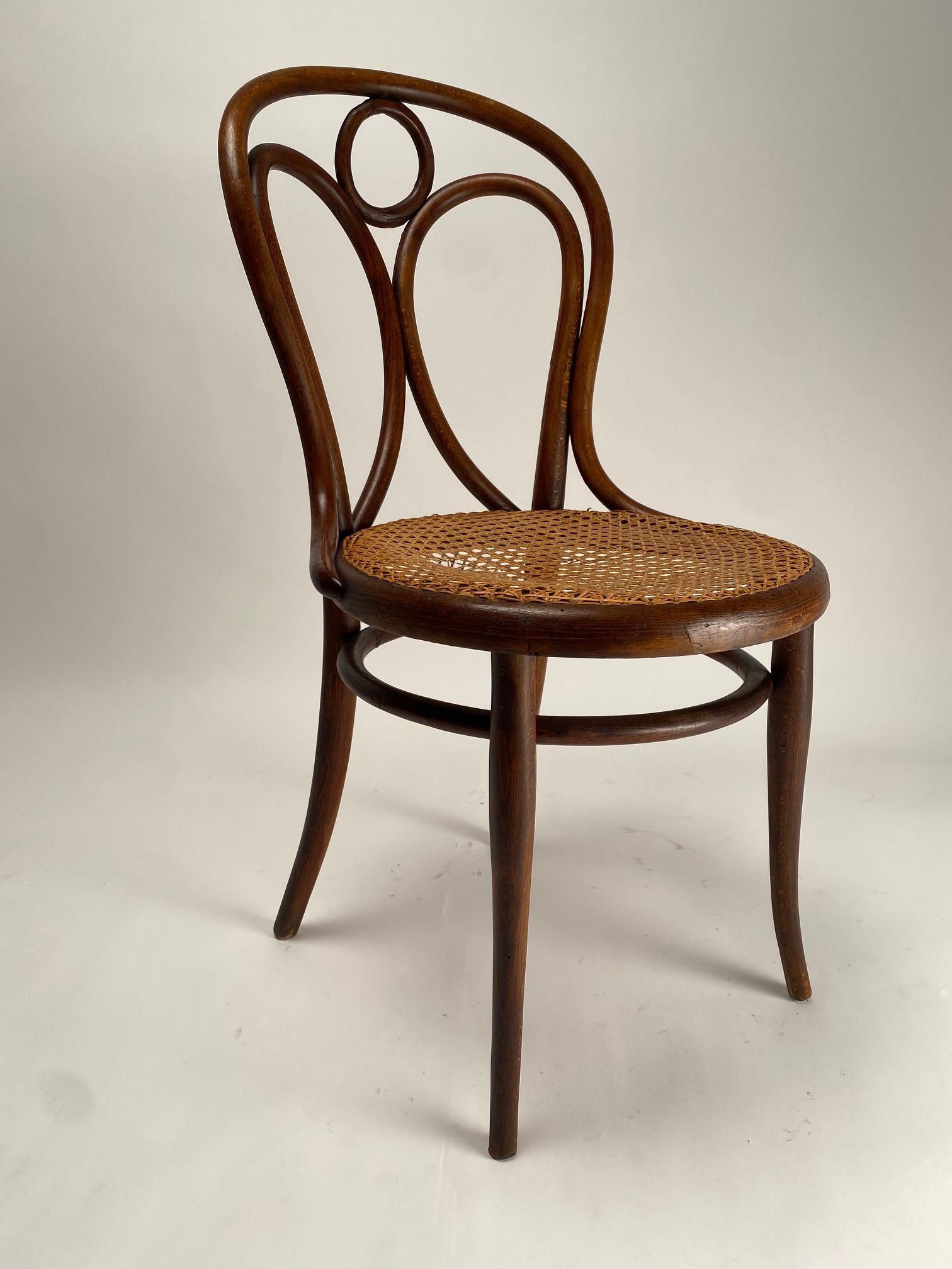 Austrian Set of 4 Thonet bent beech chairs, Austria, early 1900s For Sale