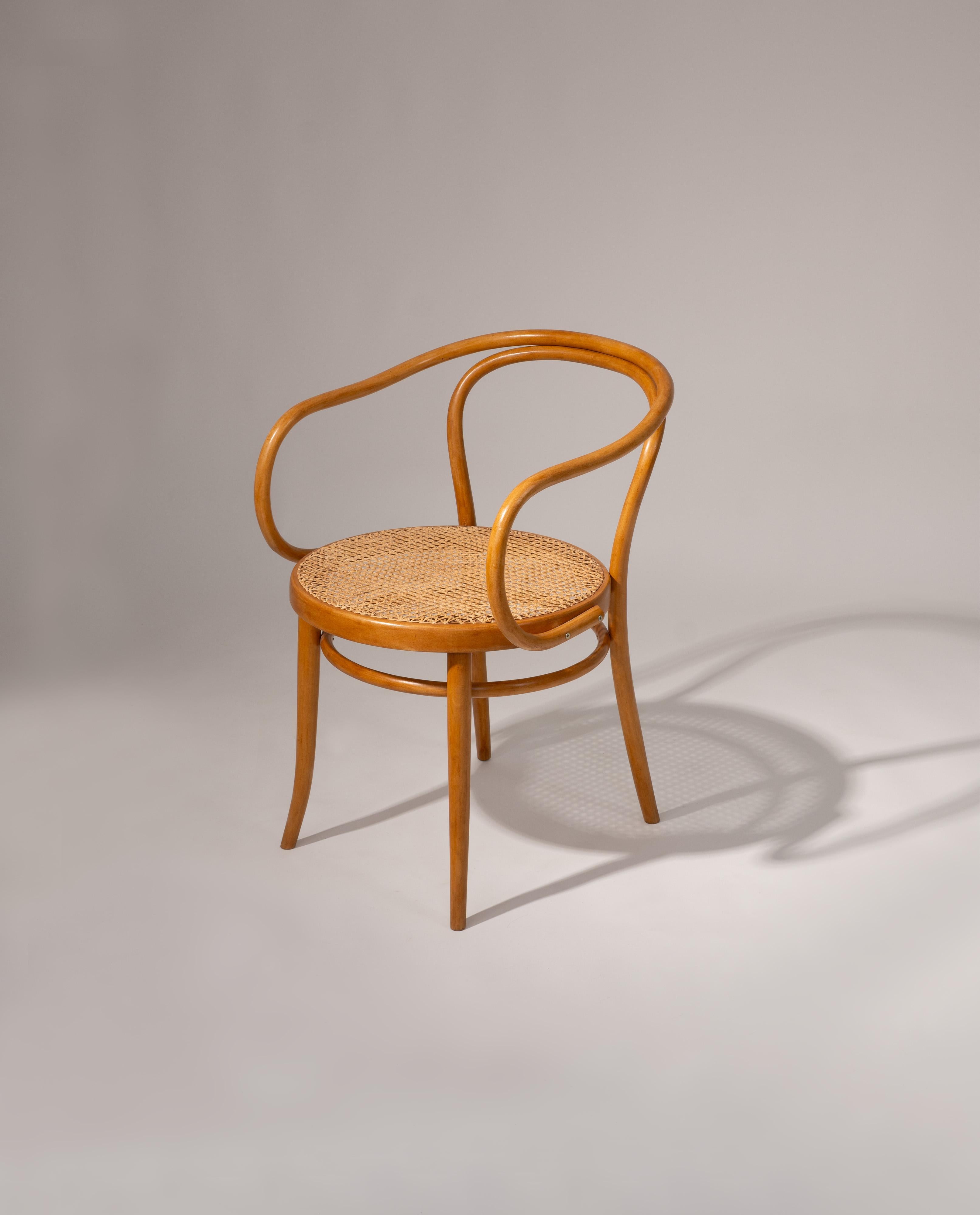 Fait main Ensemble de 4 chaises Thonet, Model No 209, fabriquées par Ligna 1960 en vente