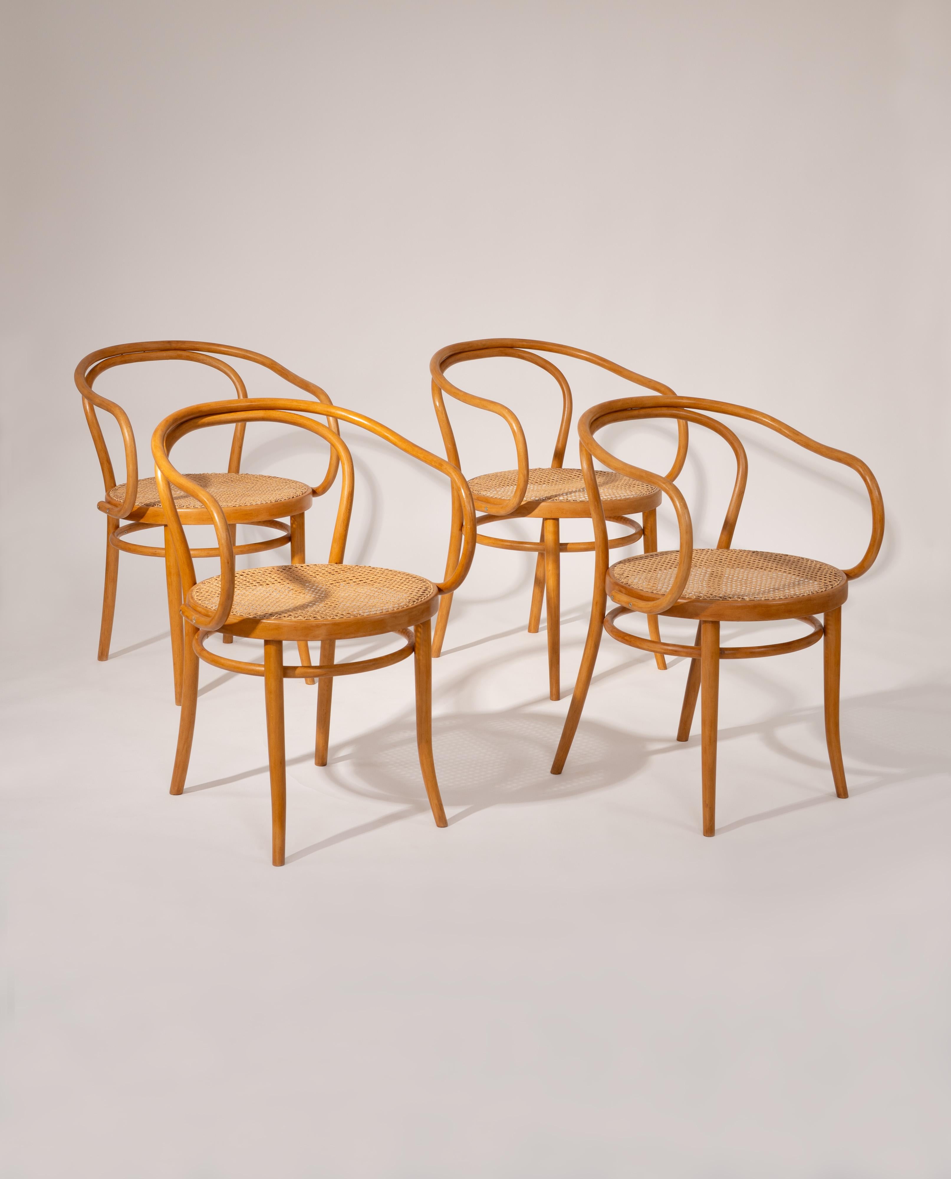 Milieu du XXe siècle Ensemble de 4 chaises Thonet, Model No 209, fabriquées par Ligna 1960 en vente