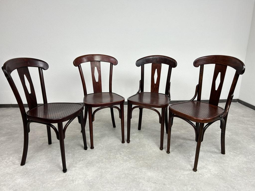 Satz von 4 Thonet Esszimmerstühlen Nr.164 im Angebot