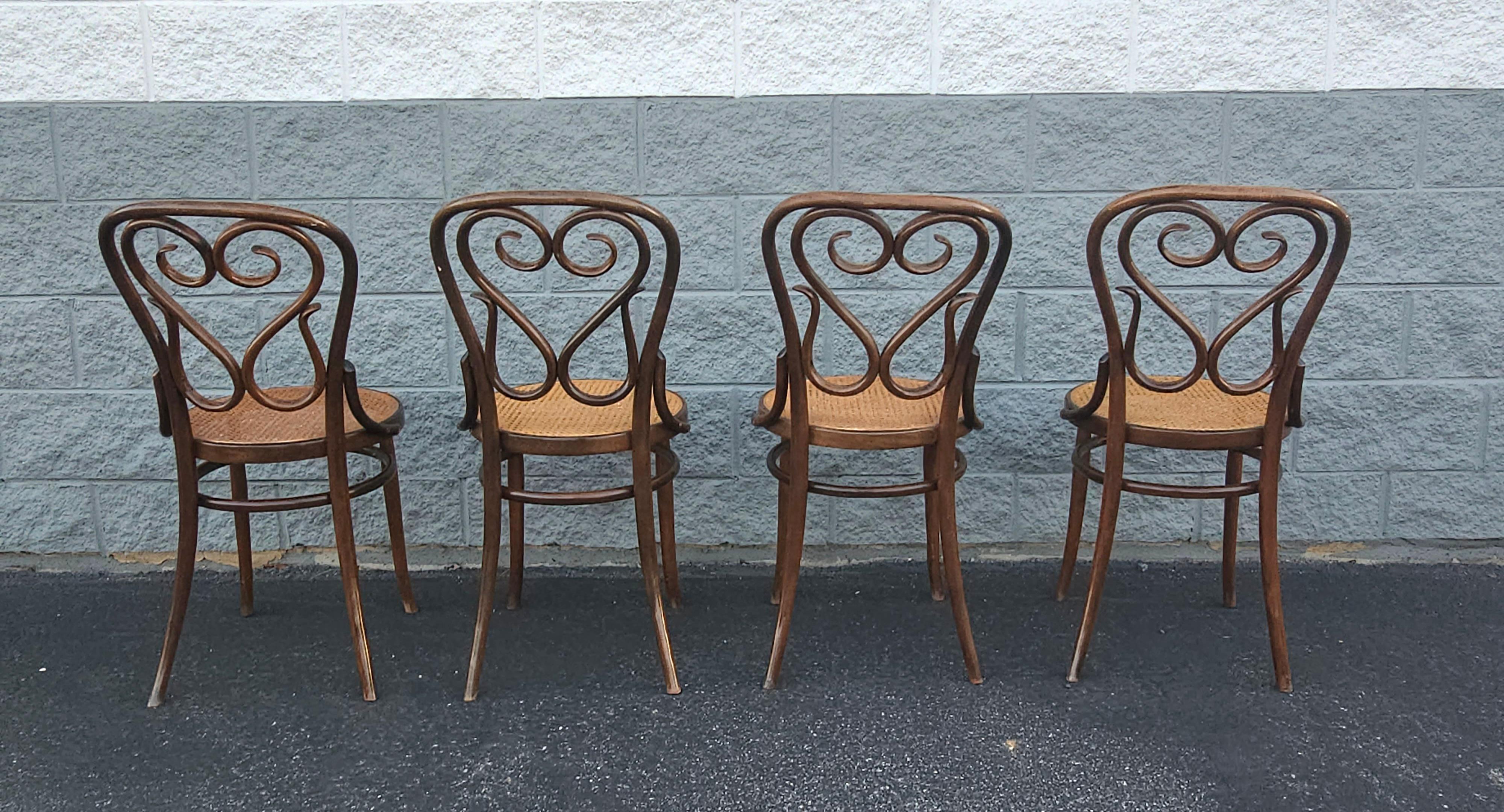 italien Lot de 4 Thonet n° 4  Chaises en bois de café Daum de Salvatore Leone, vers les années 1960 en vente