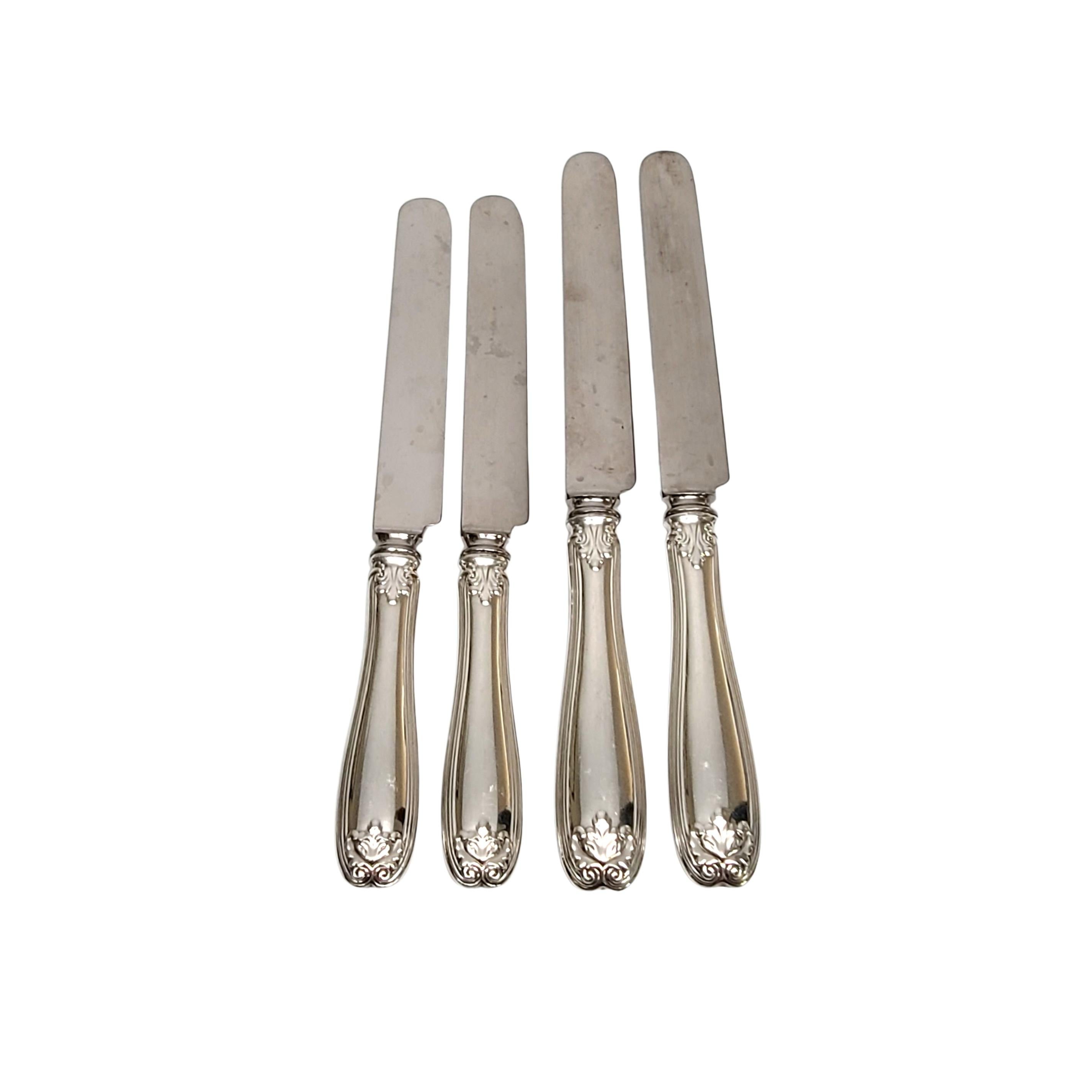 Set of 4 sterling silver knives by Tiffany & Co in the Colonial pattern.

Monogram appears to be McK

Set of 4 knives includes 2 larger knives and 2 smaller knives in the Colonial pattern, designed by Paulding Farnham in 1895, features a simple