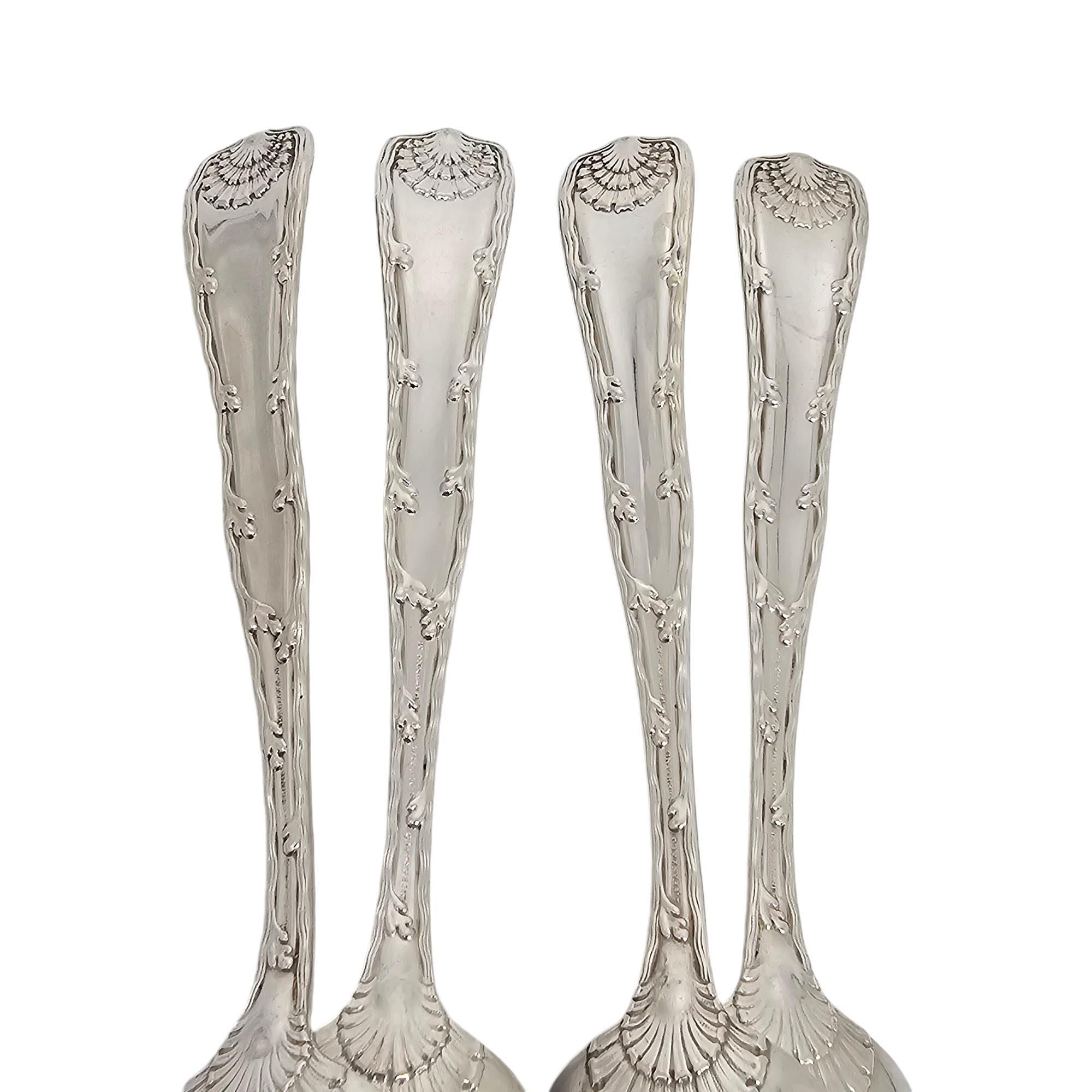 Set di 4 cucchiai da tavola in argento sterling con bordo a onda di Tiffany & Co. [1+2=8] in vendita 2
