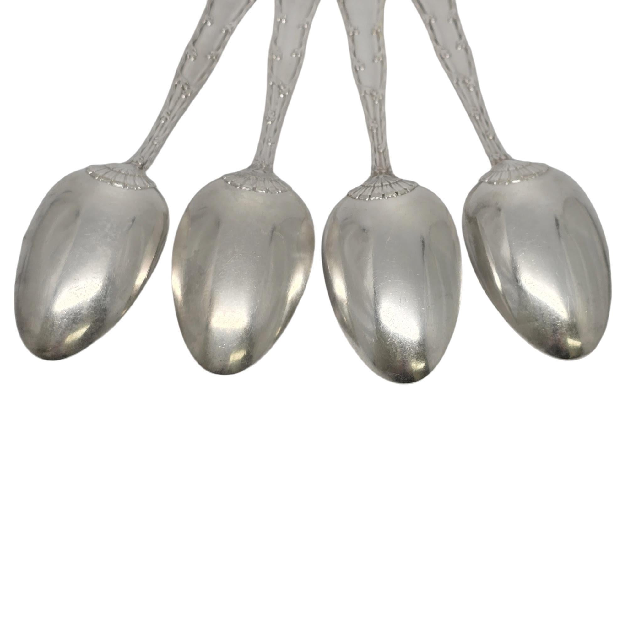 Set di 4 cucchiai da tavola in argento sterling con bordo a onda di Tiffany & Co. [1+2=8] in vendita 3