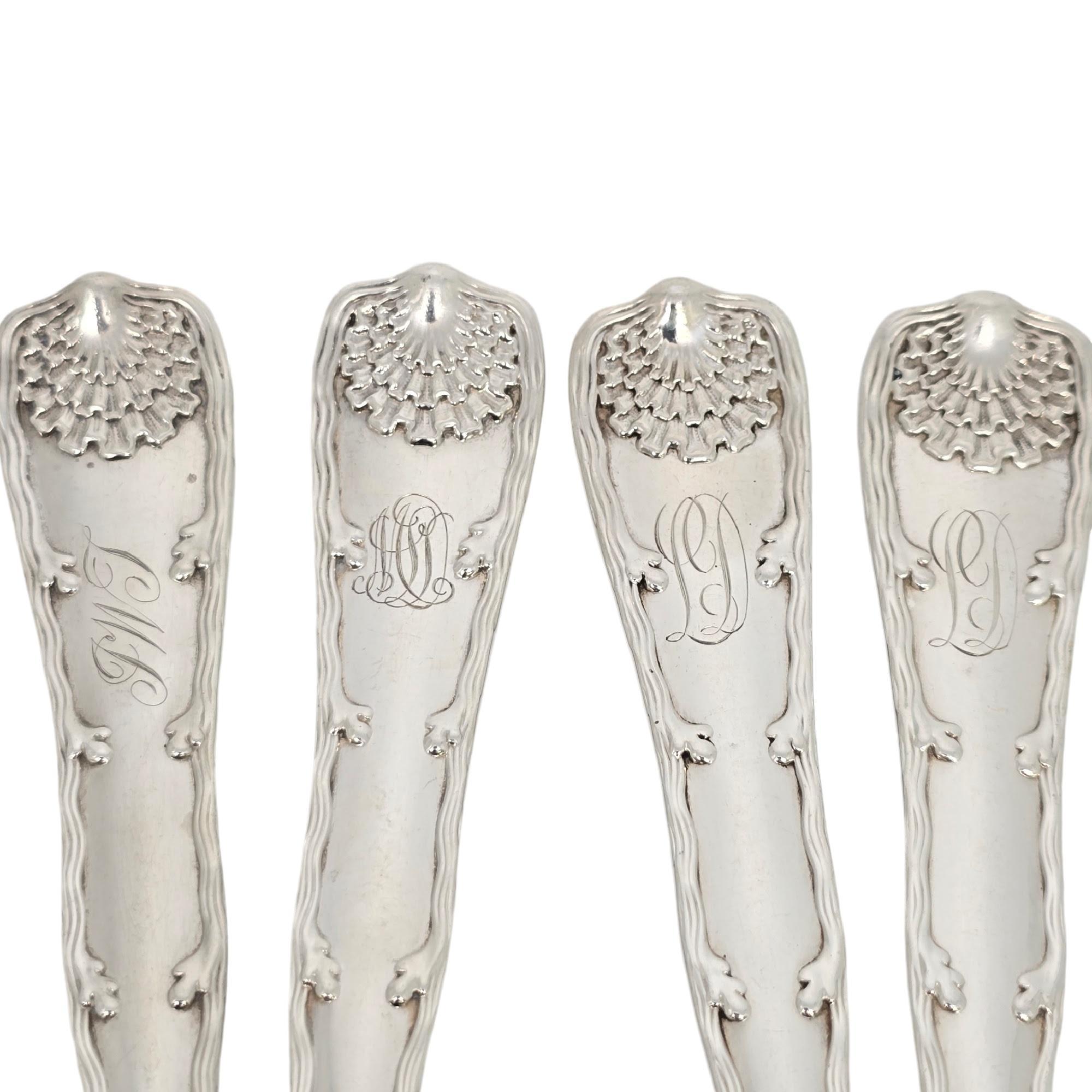 Set di 4 cucchiai da tavola in argento sterling con bordo a onda di Tiffany & Co. [1+2=8] in vendita 4