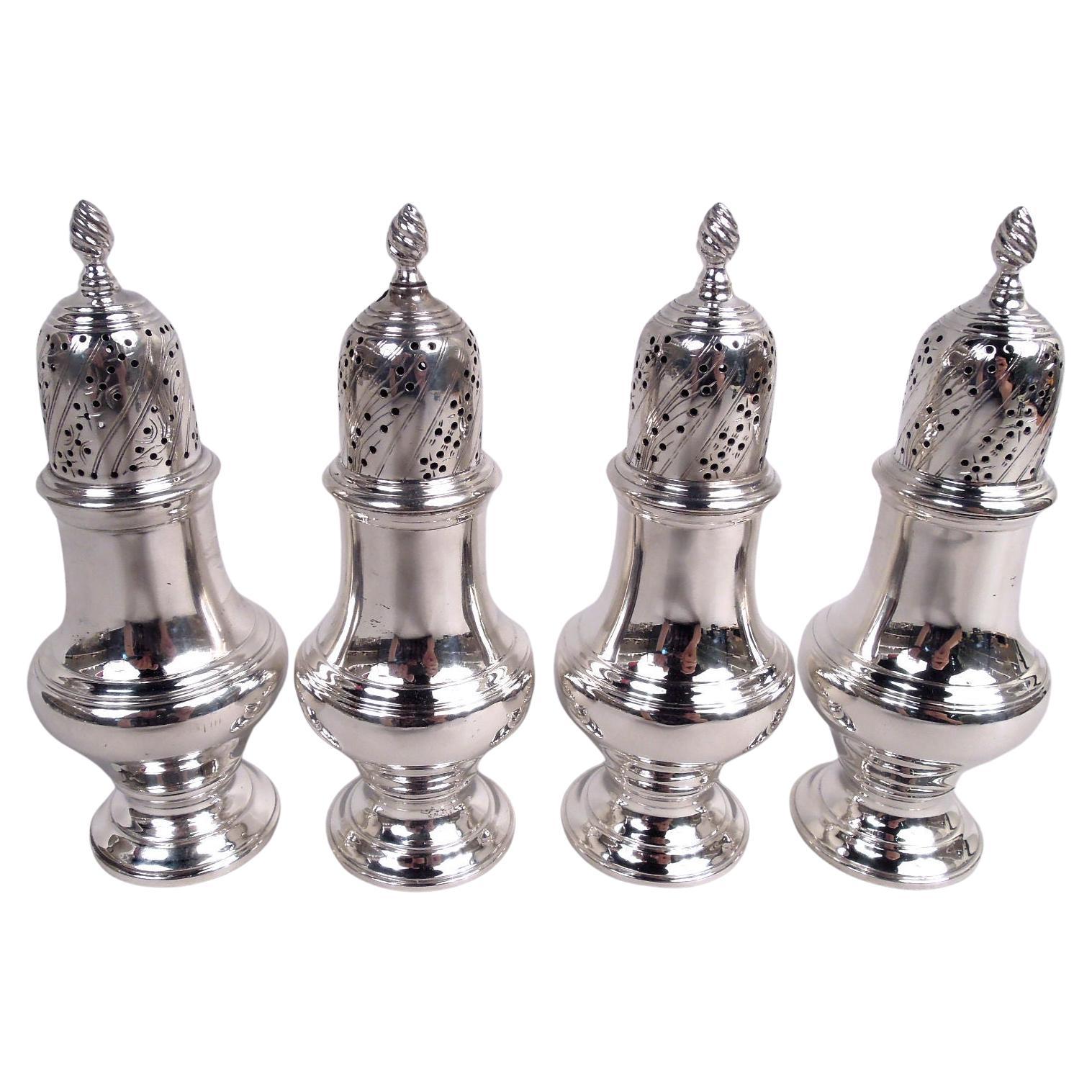 Ensemble de 4 gobelets à poivre Tiffany Georgian Classical Sterling Silver Shakers