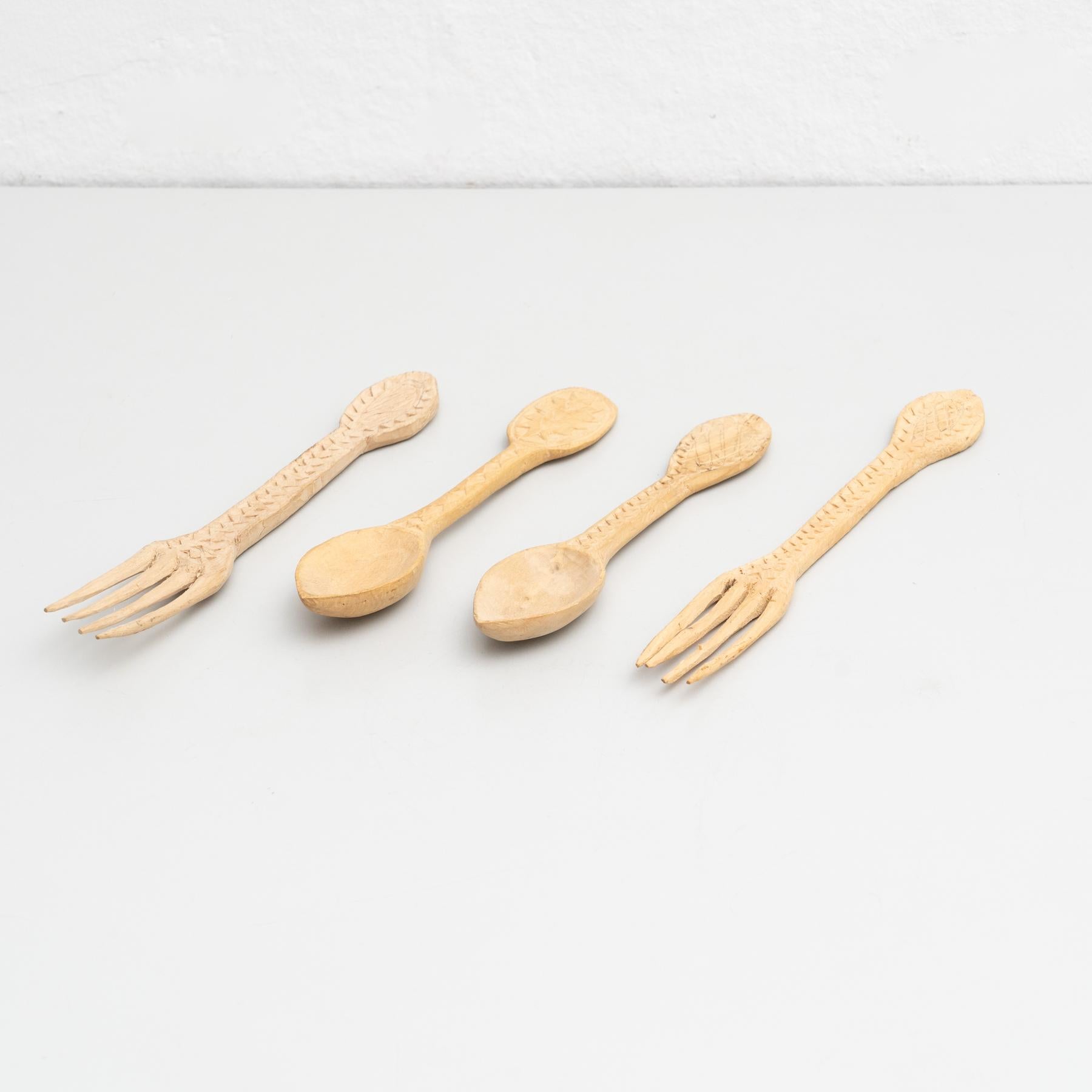 Mid-Century Modern Set of 4 Traditional Wooden Pastoral Primitive Carved Fork and Spoon