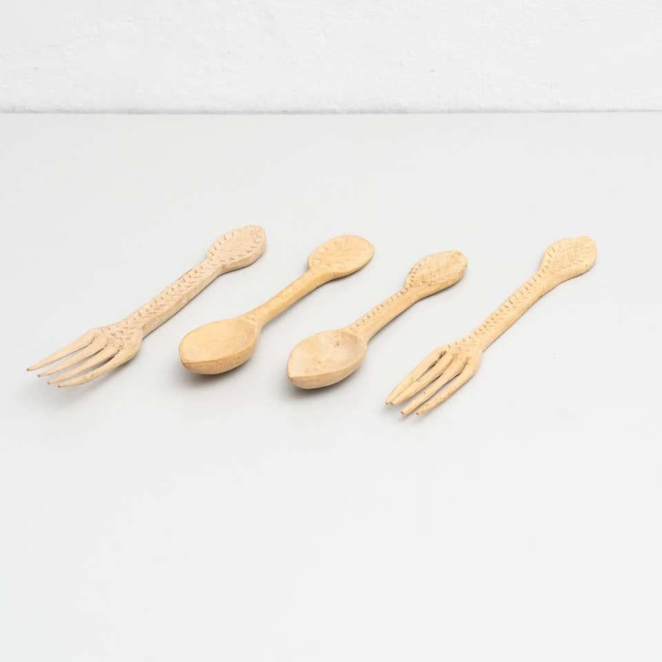 Mid-Century Modern Set of 4 Traditional Wooden Pastoral Primitive Carved Fork and Spoon For Sale