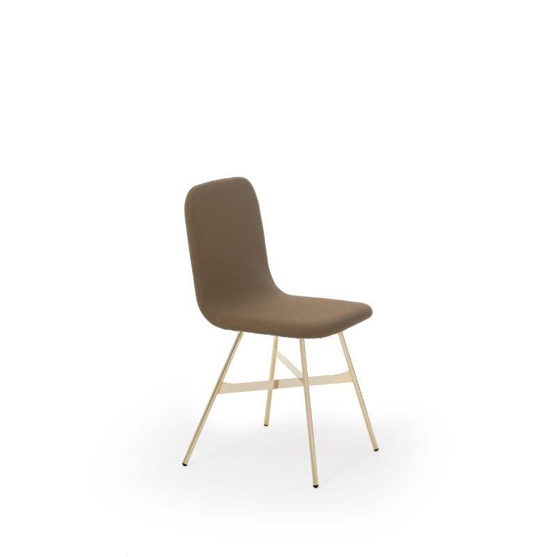 Set of 4, tria gold upholstered, walnut by Colé Italia with Lorenz & Kaz
Dimensions: H 82.5, D 52, W 58 cm
Materials: plywood chair; golden metal legs, upholstered fabric C

Also available: tria; 3 legs, with cushion, black, gold, simple, stool,