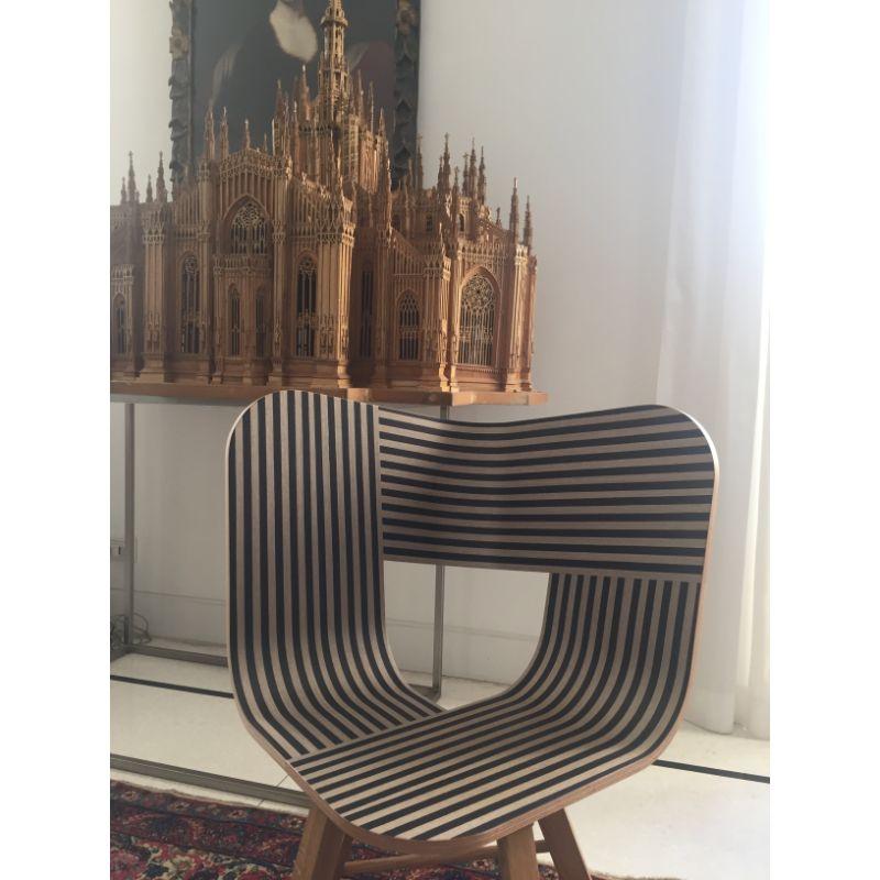 XXIe siècle et contemporain Lot de 4, Chaise à 4 pieds en bois Tria, assise rayée ivoire et noire par Colé Italia en vente