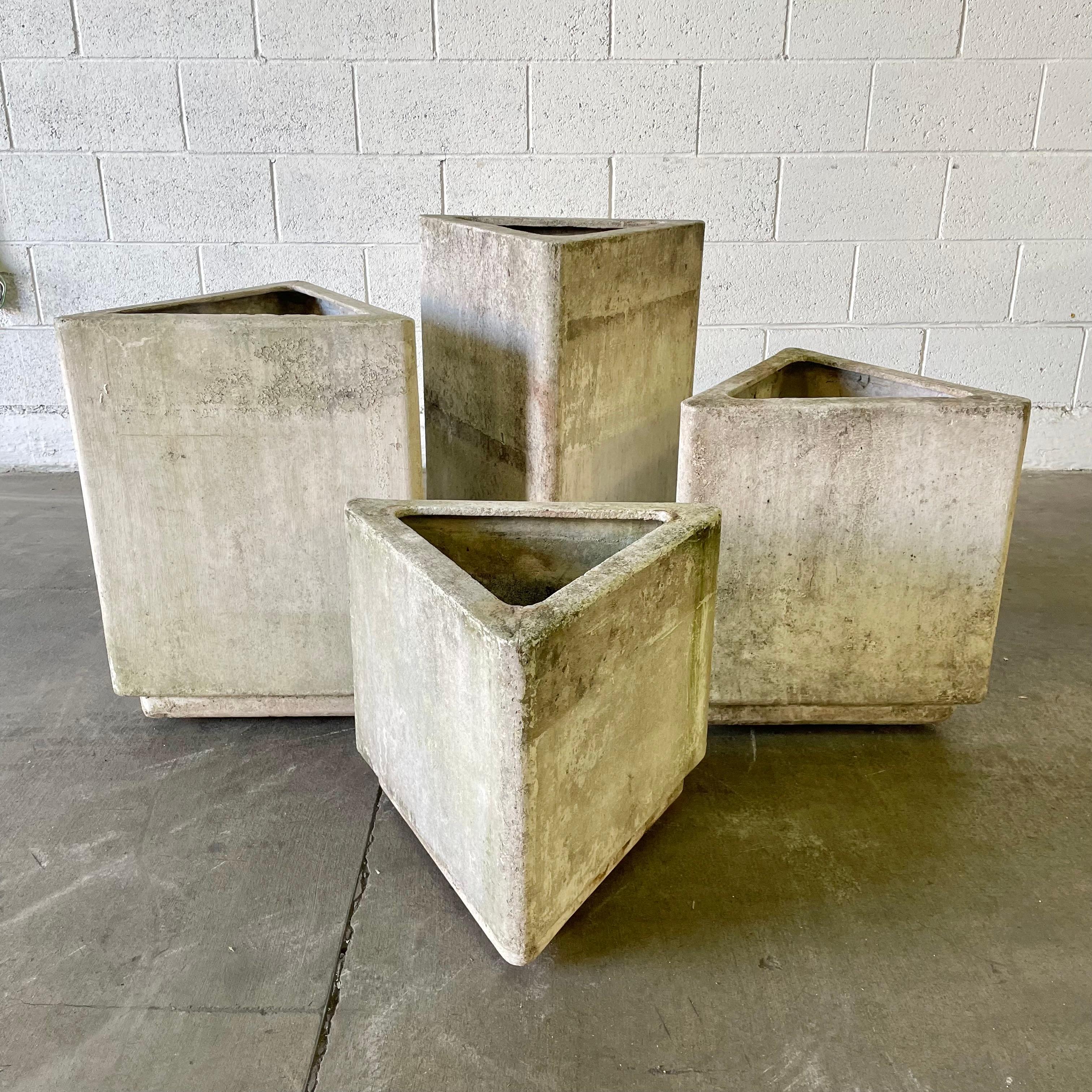Important set of triangular concrete planters by Swiss Architect Willy Guhl. Only set on the planet for sale. 4 triangles of variable heights, with the same depth and width. Pieces can be arranged in a multitude of ways. Each triangle sits atop