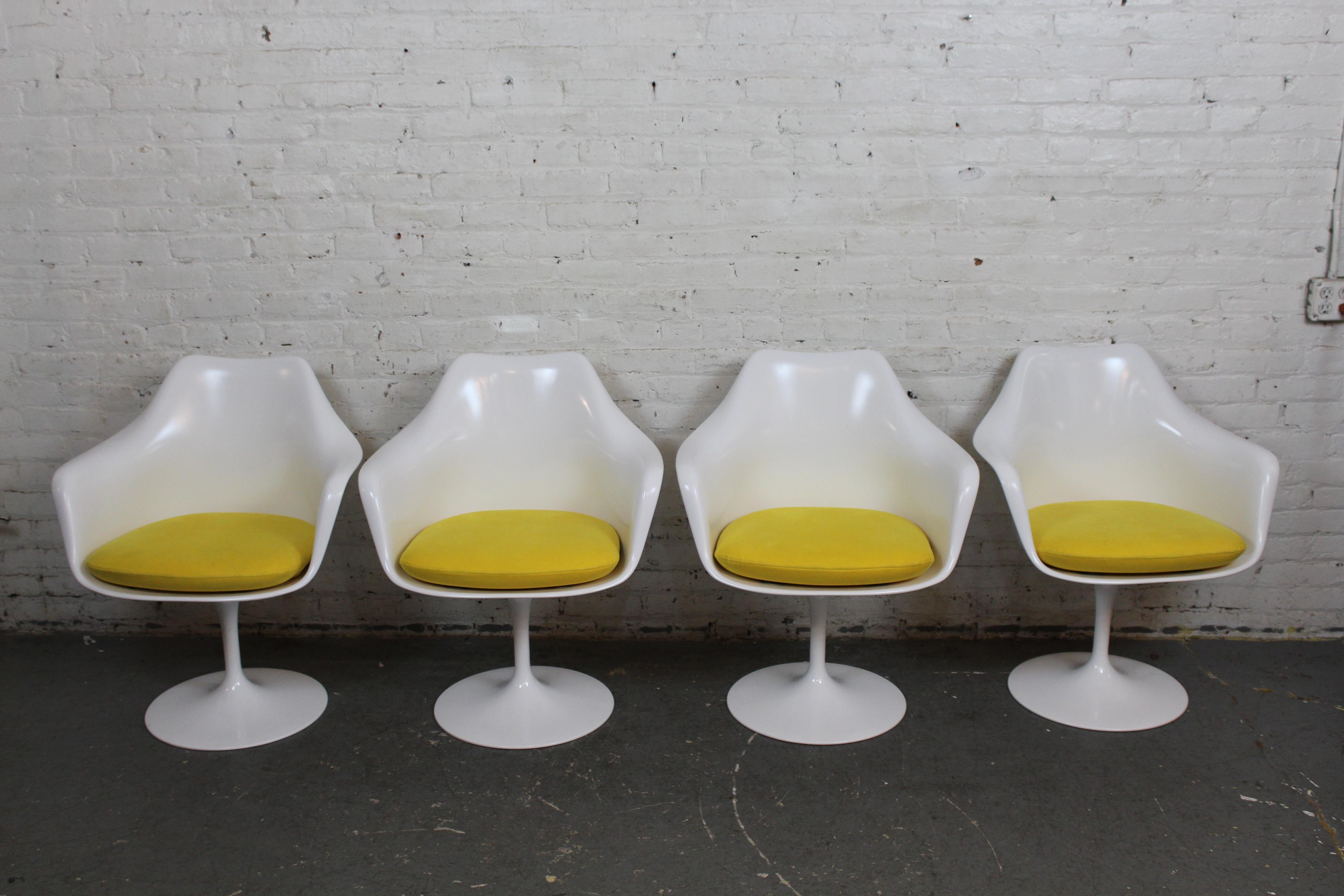 In his purist approach to architecture and design, Eero Saarinen sought the essential idea and reduced it to the most effective structural solution. One of the most exemplary examples of which is the one-legged design of his Pedestal Collection.