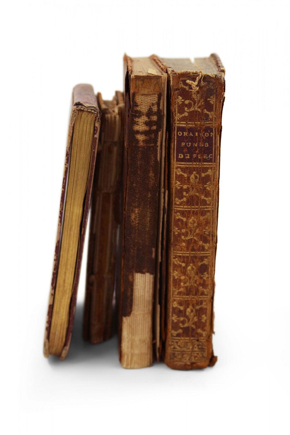 Britannique Set of 4 various Antique Leather-Bound Books and Diaries en vente