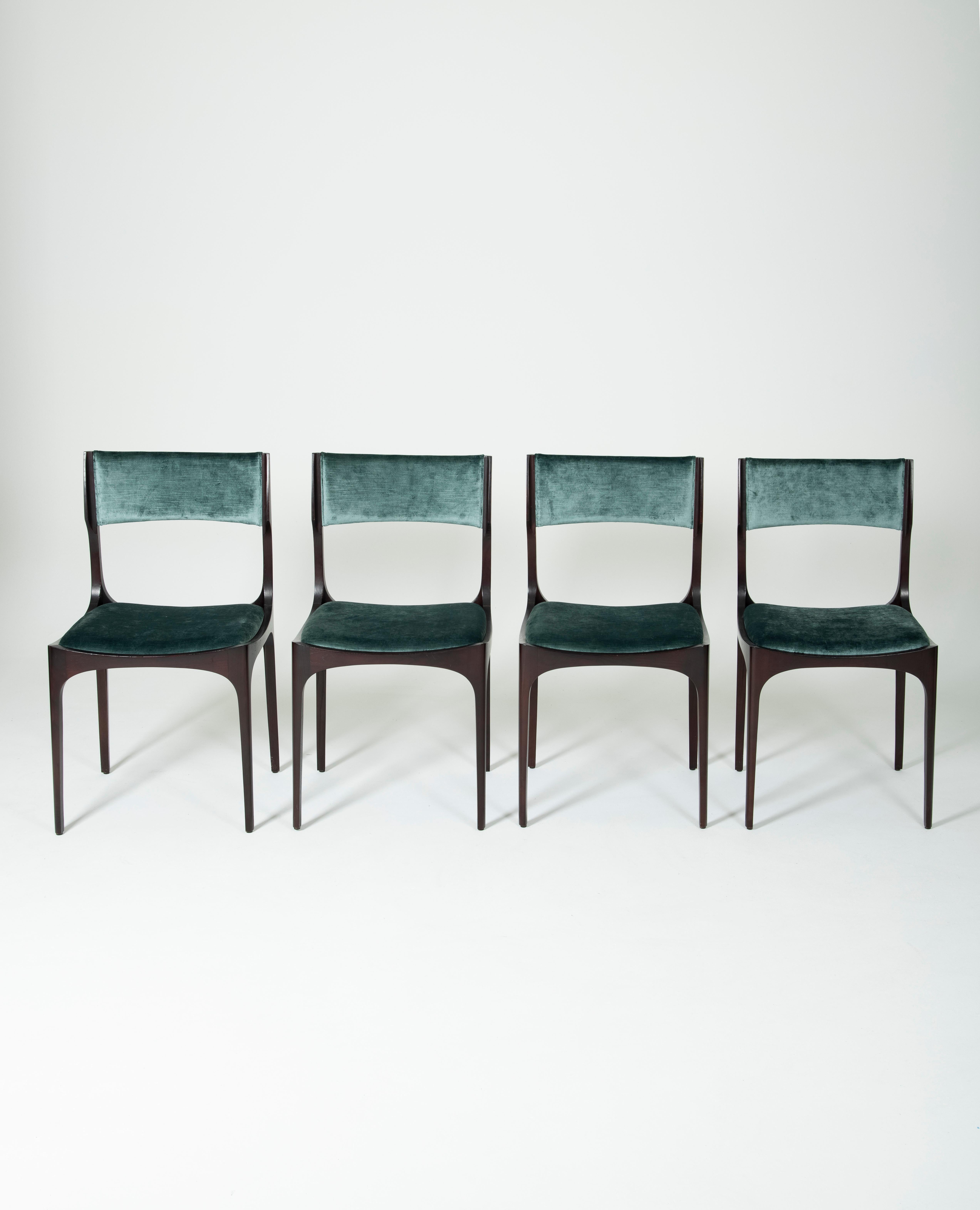 Ensemble de 4 chaises en velours de Gibelli Giuseppe Excellent état à PARIS, FR
