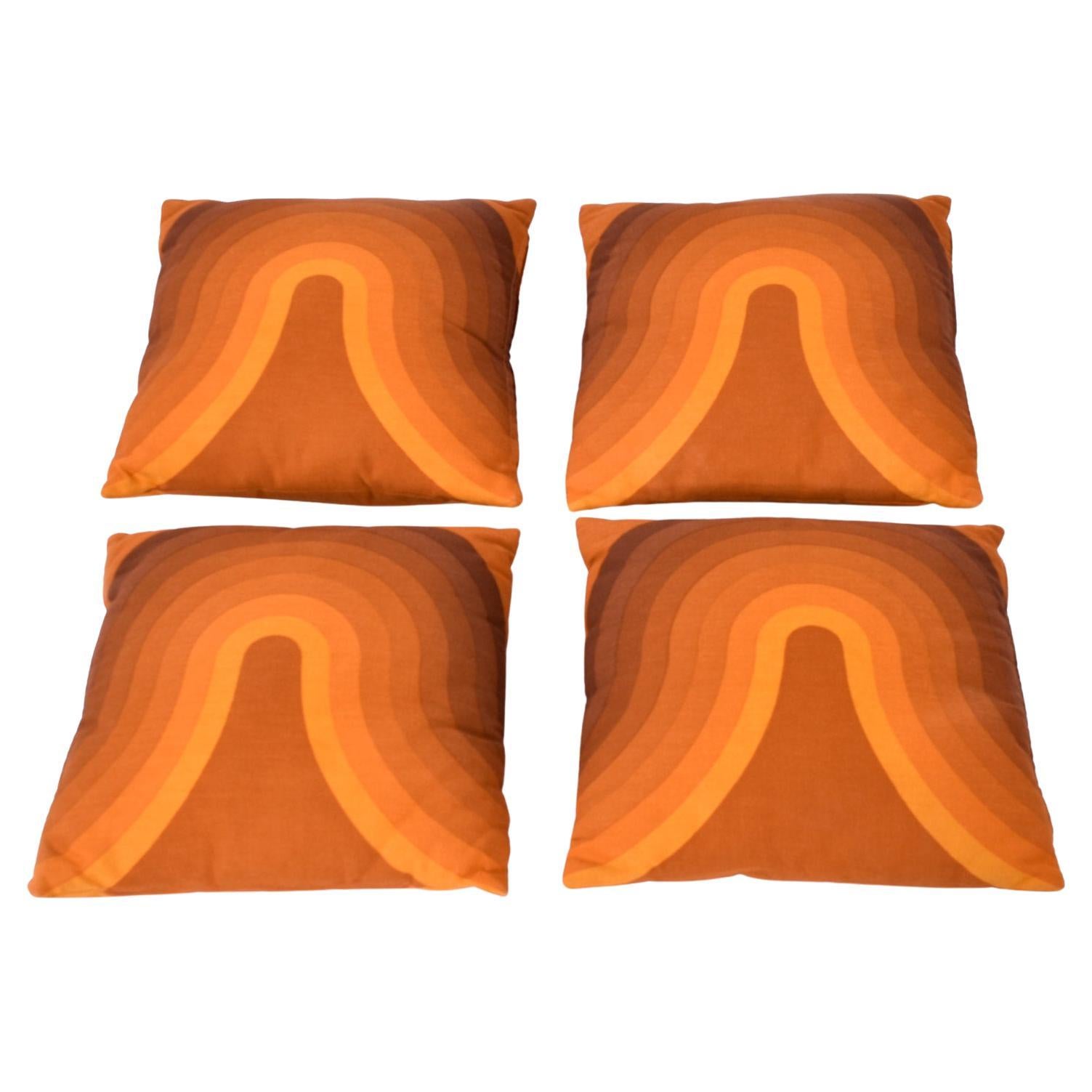 Set von 4 Verner Panton für Mira X Orange Kurve Mid-Century Modern Dänische Kissen im Angebot