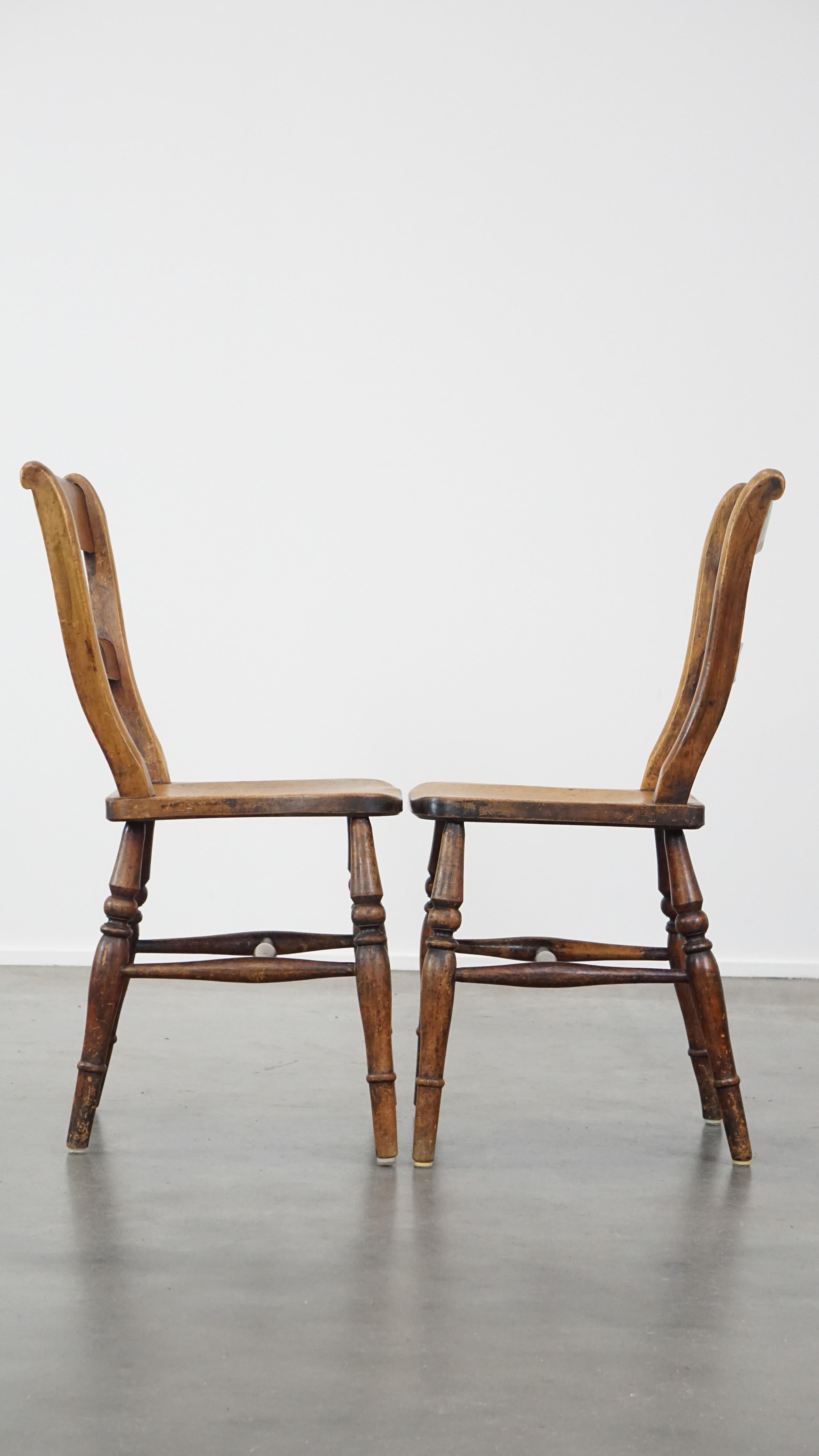 Set of 4 very charming English antique country dining chairs with lovely patina In Good Condition In Harderwijk, NL