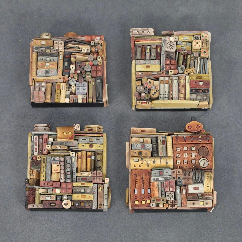 Ein fesselndes Set von vier Mixed-Media-Wandskulpturen des belgischen Künstlers Guy Deltour aus den frühen 2000er Jahren. Jedes Stück ist eine vielschichtige Komposition aus Farbe, Textur und Rhythmus - eine architektonische Miniaturlandschaft, in