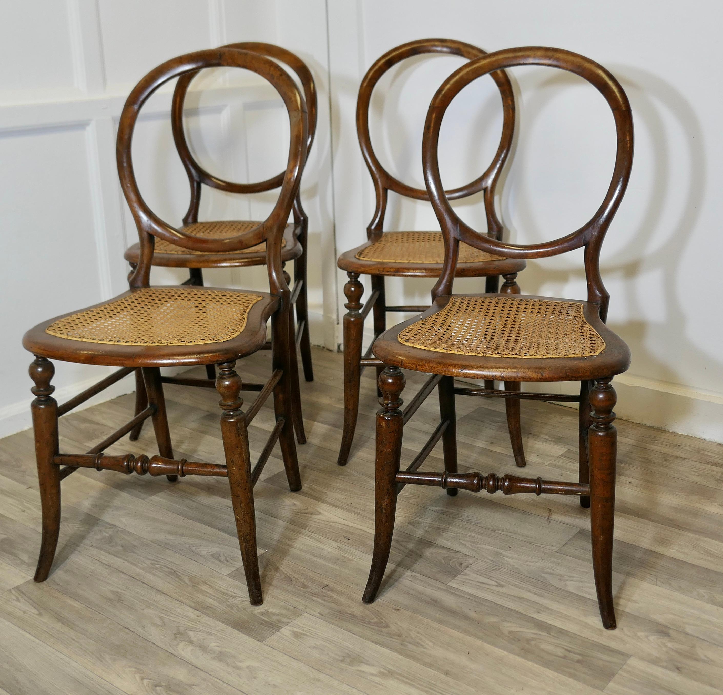 Set of 4 Victorian Balloon Back Dining Chairs   The Chairs have Balloon Backs In Good Condition In Godshill, Isle of Wight