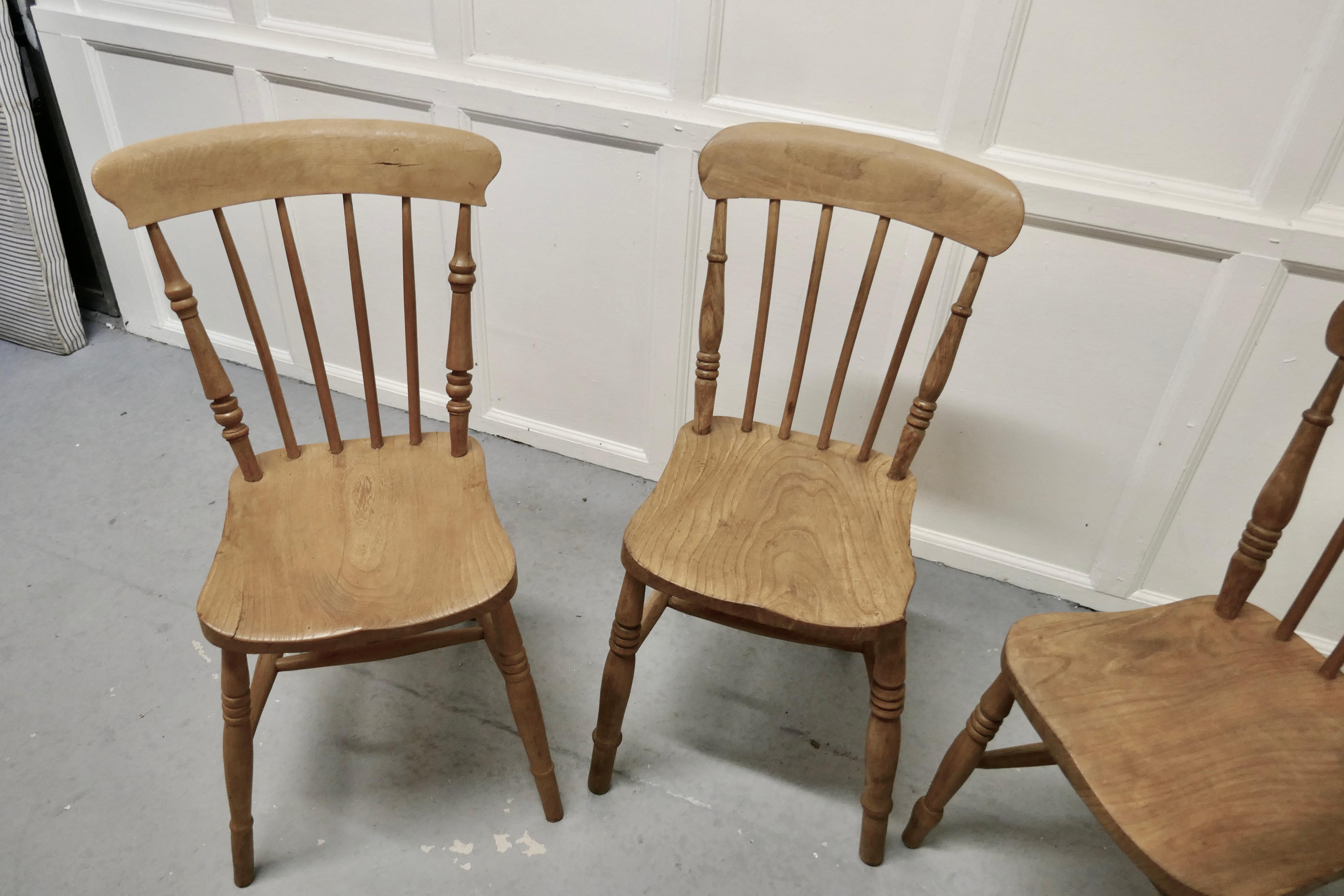 Set of 4 Victorian Elm Seated Stick Back Kitchen Dining Chairs In Good Condition In Chillerton, Isle of Wight
