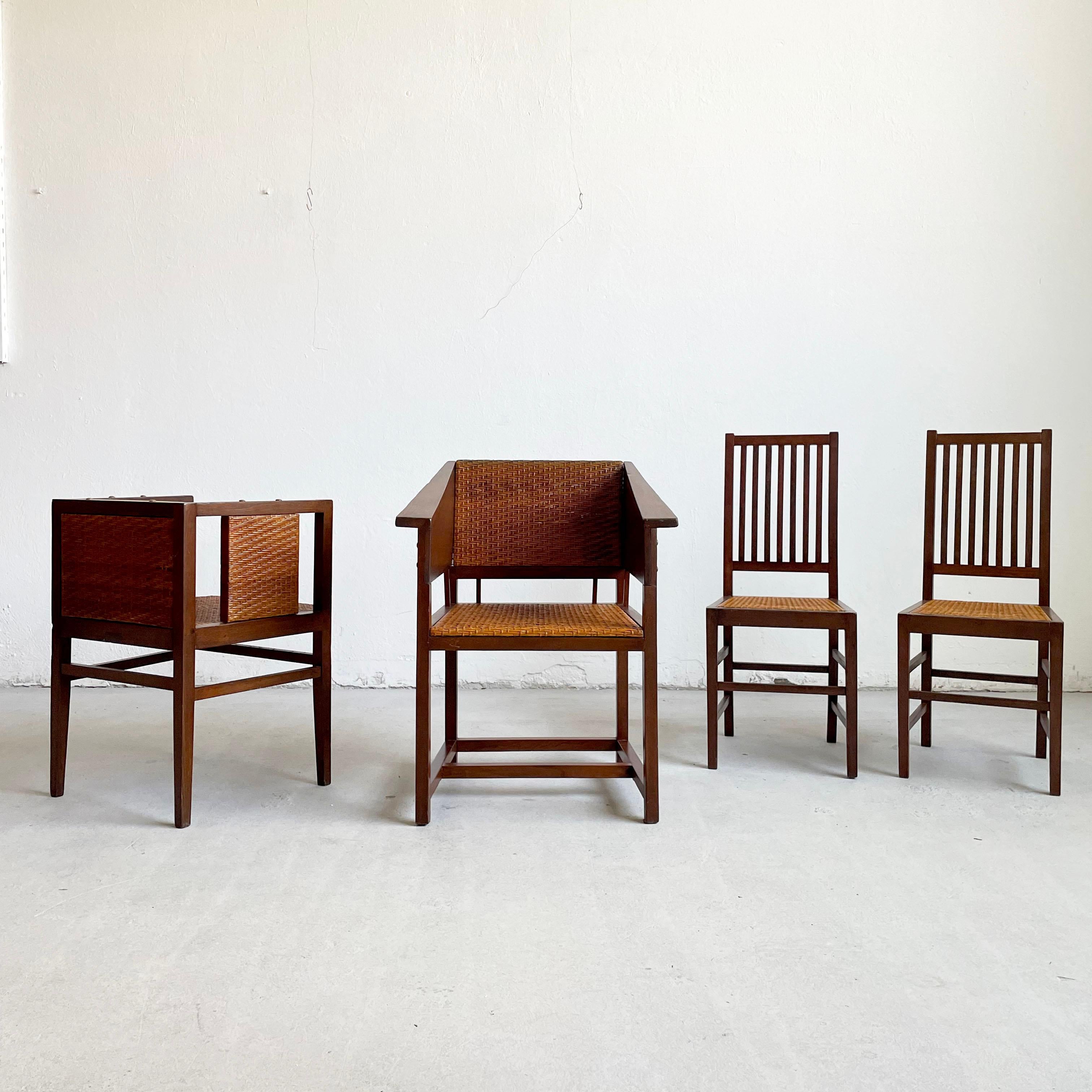 Autrichien Ensemble de 4 chaises de sécession viennoise en chêne et rotin par H. Vollmer et W. Schmidt en vente