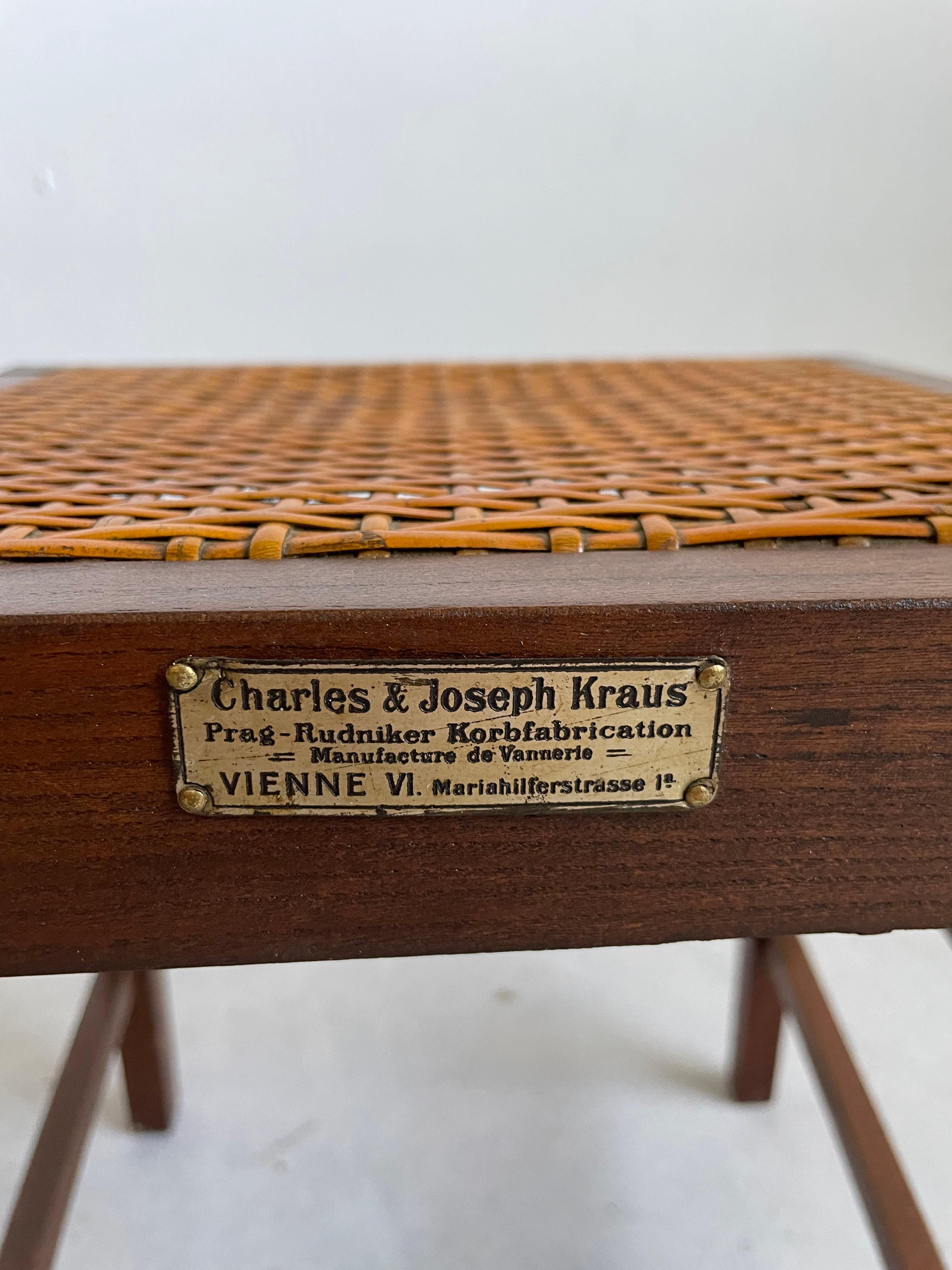 Fait main Ensemble de 4 chaises de sécession viennoise en chêne et rotin par H. Vollmer et W. Schmidt en vente