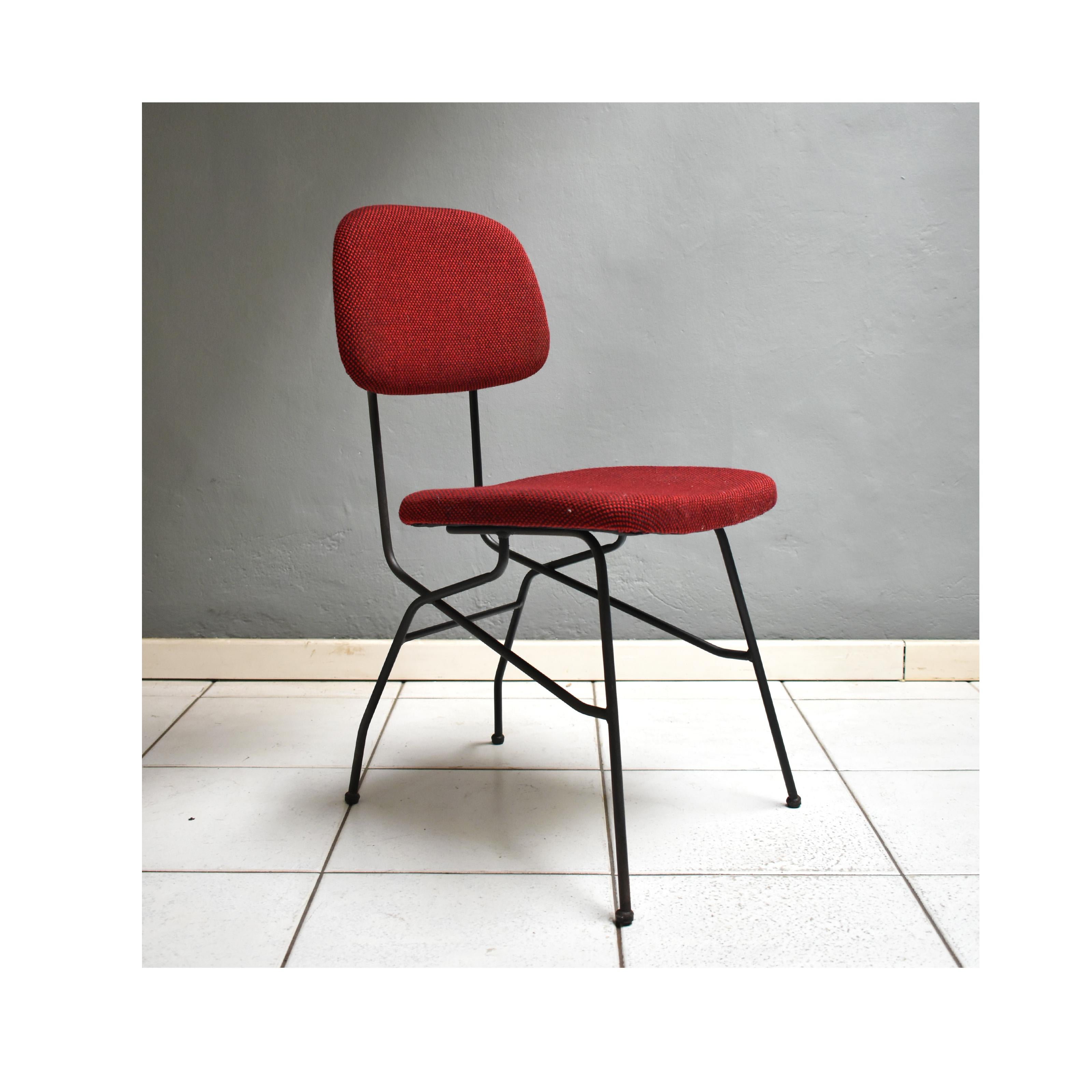 Ensemble de 4 chaises vintage des années 60, fabrication italienne, structure en fer noir Bon état - En vente à Milan, IT
