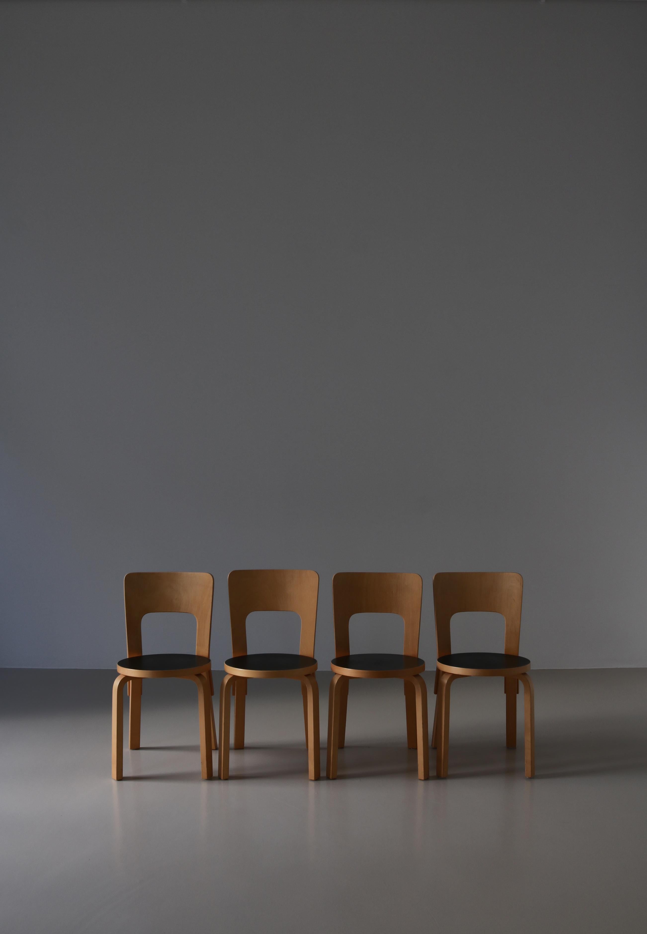 Ensemble de 4 chaises vintage Alvar Aalto modèle 66 d'Artek en bouleau stratifié, années 1960 en vente 4
