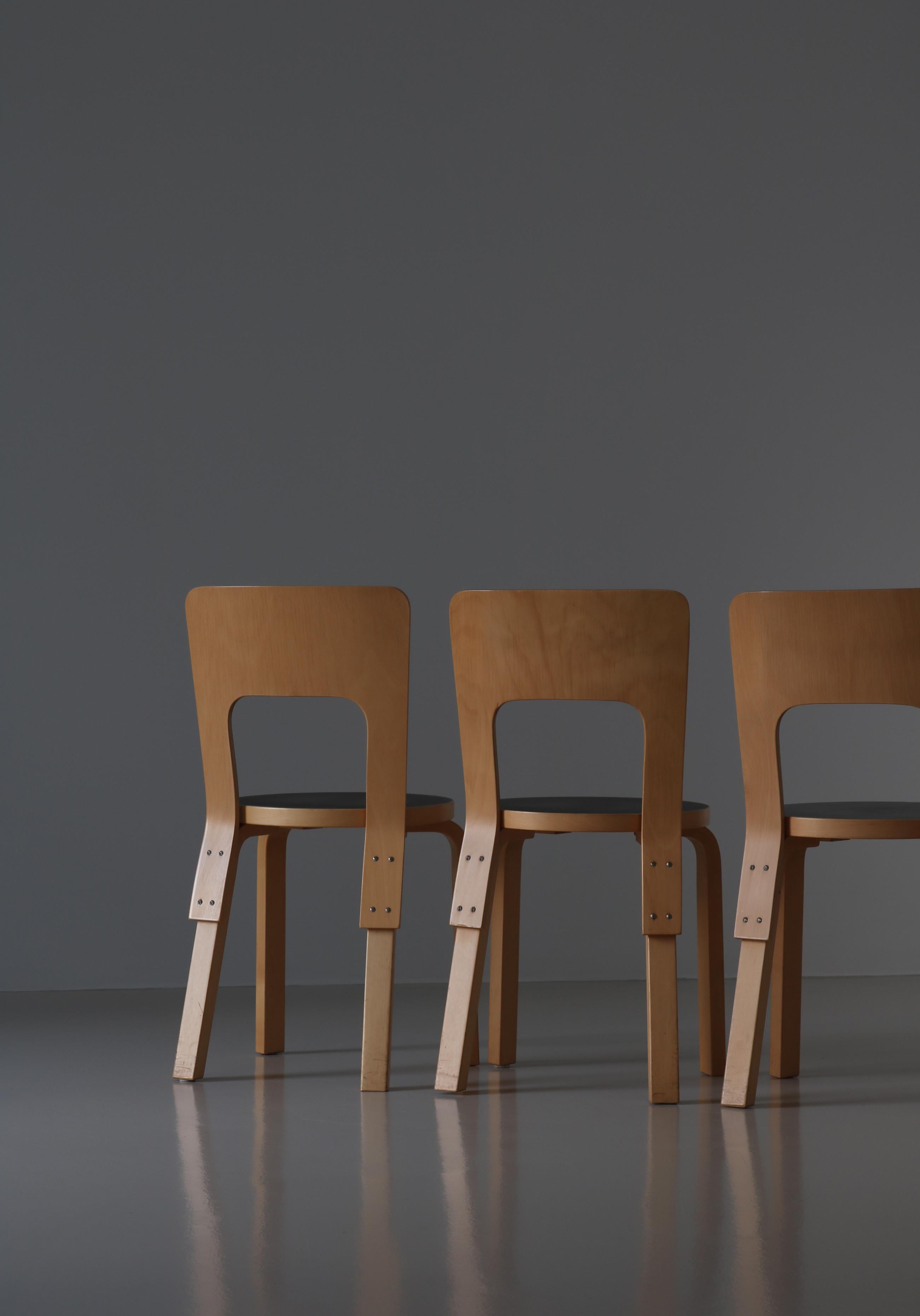 Milieu du XXe siècle Ensemble de 4 chaises vintage Alvar Aalto modèle 66 d'Artek en bouleau stratifié, années 1960 en vente