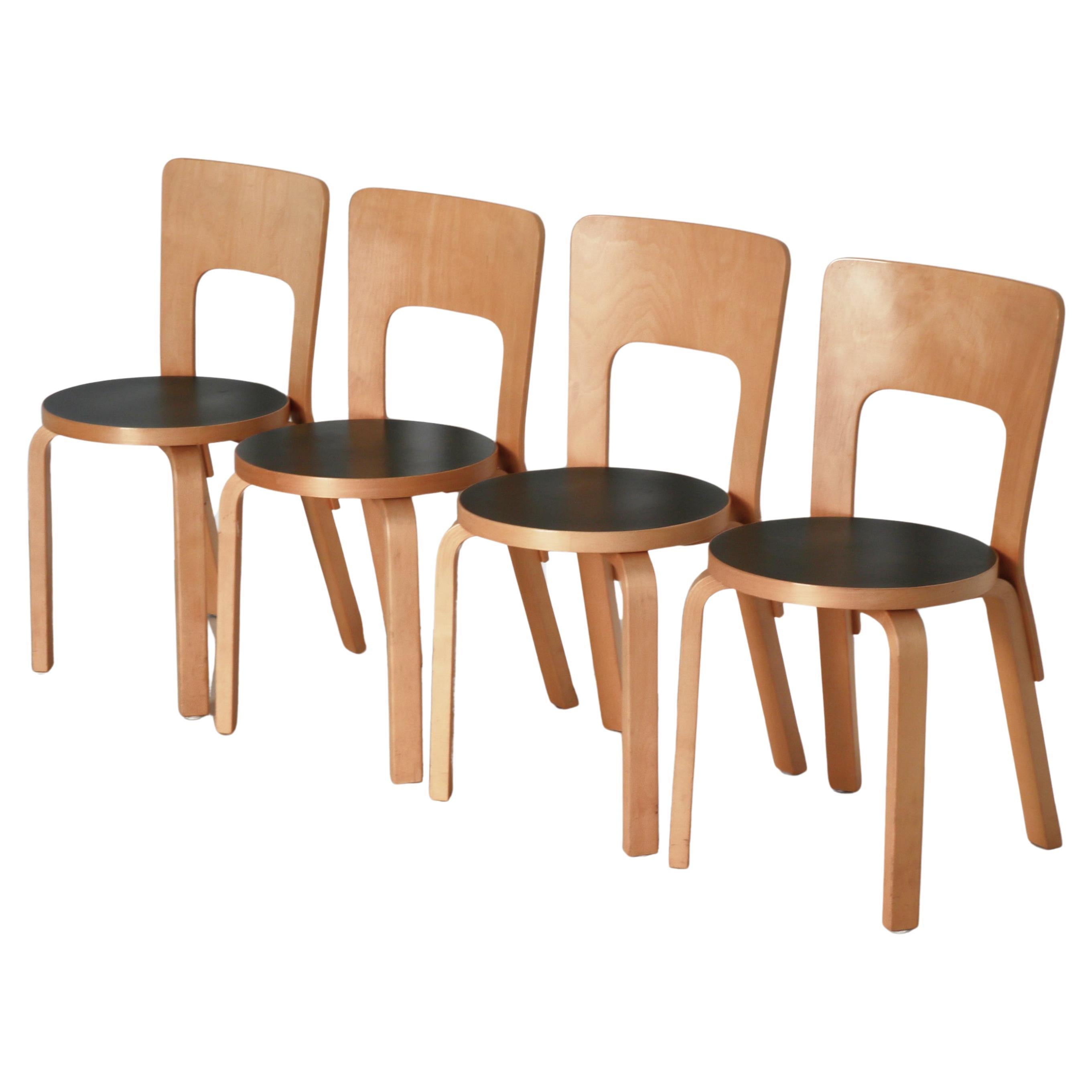 Satz von 4 Vintage Alvar Aalto Modell 66 Stühlen von Artek aus laminierter Birke, 1960er Jahre