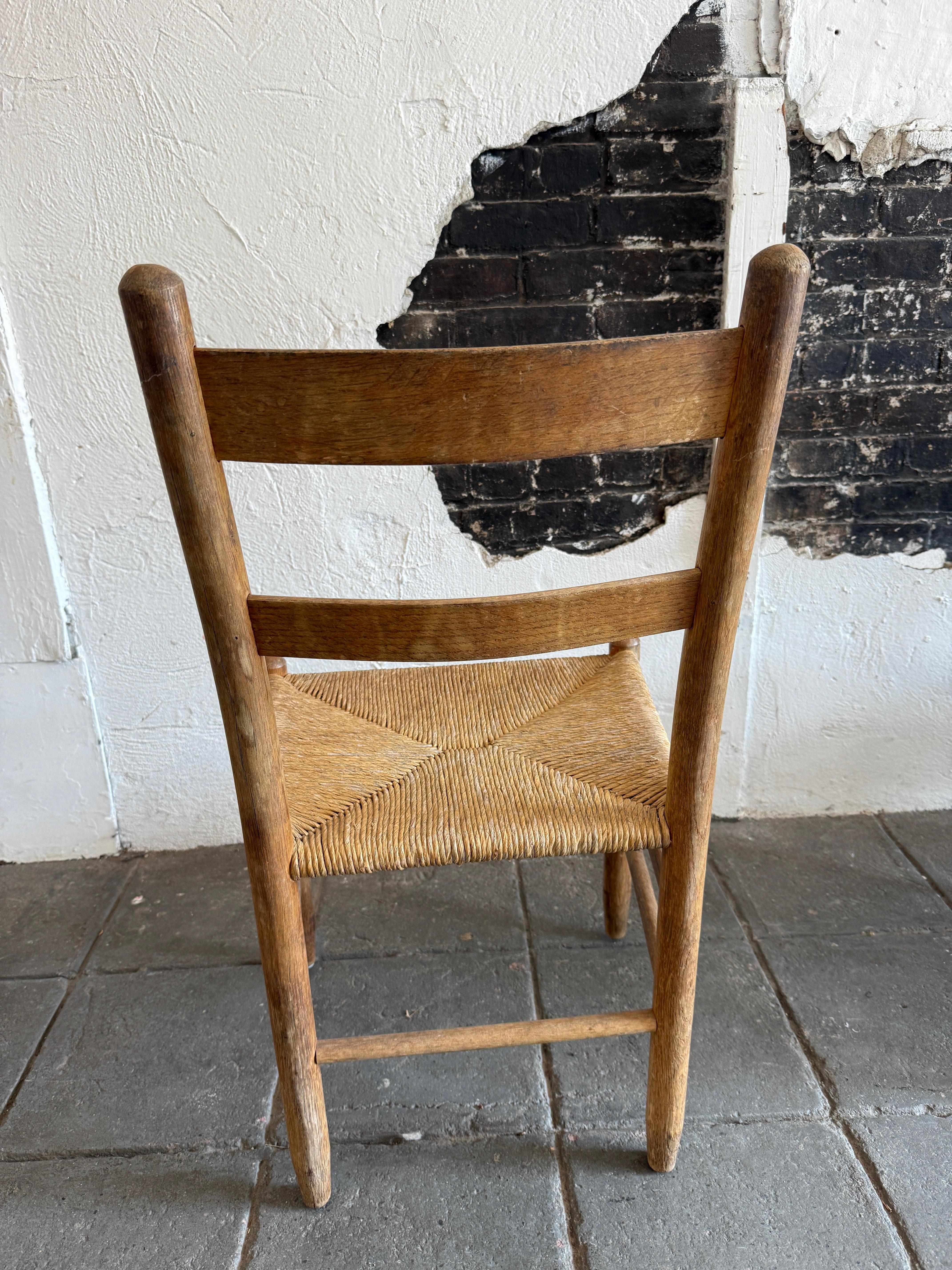 Satz von 4 Vintage antike Eiche und Binsen Esszimmerstühle schöne Patina (Mitte des 20. Jahrhunderts) im Angebot