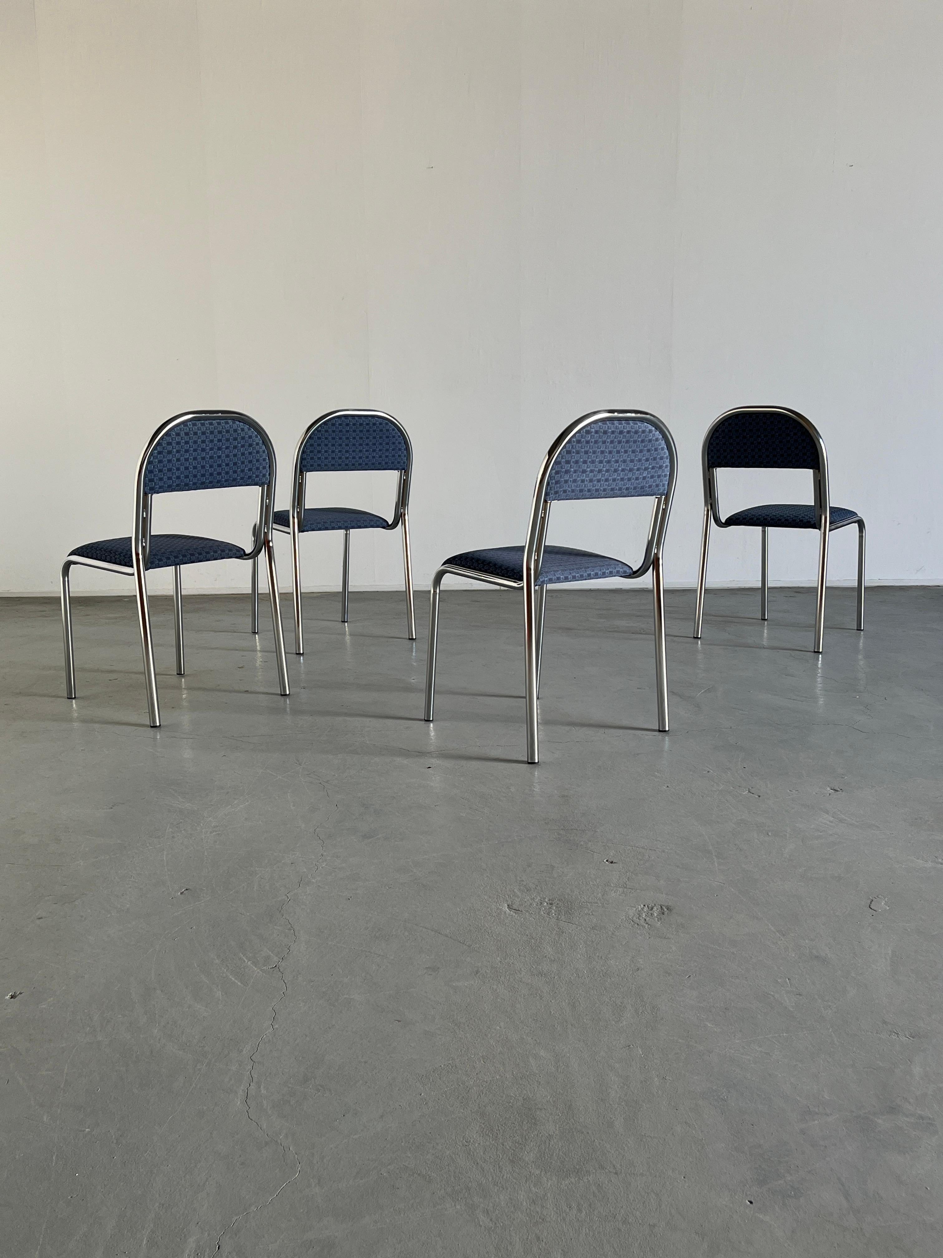 Set of 4 Vintage Bauhaus Style Chrome Steel Stackable Dining Chairs, 80s Italy In Good Condition For Sale In Zagreb, HR