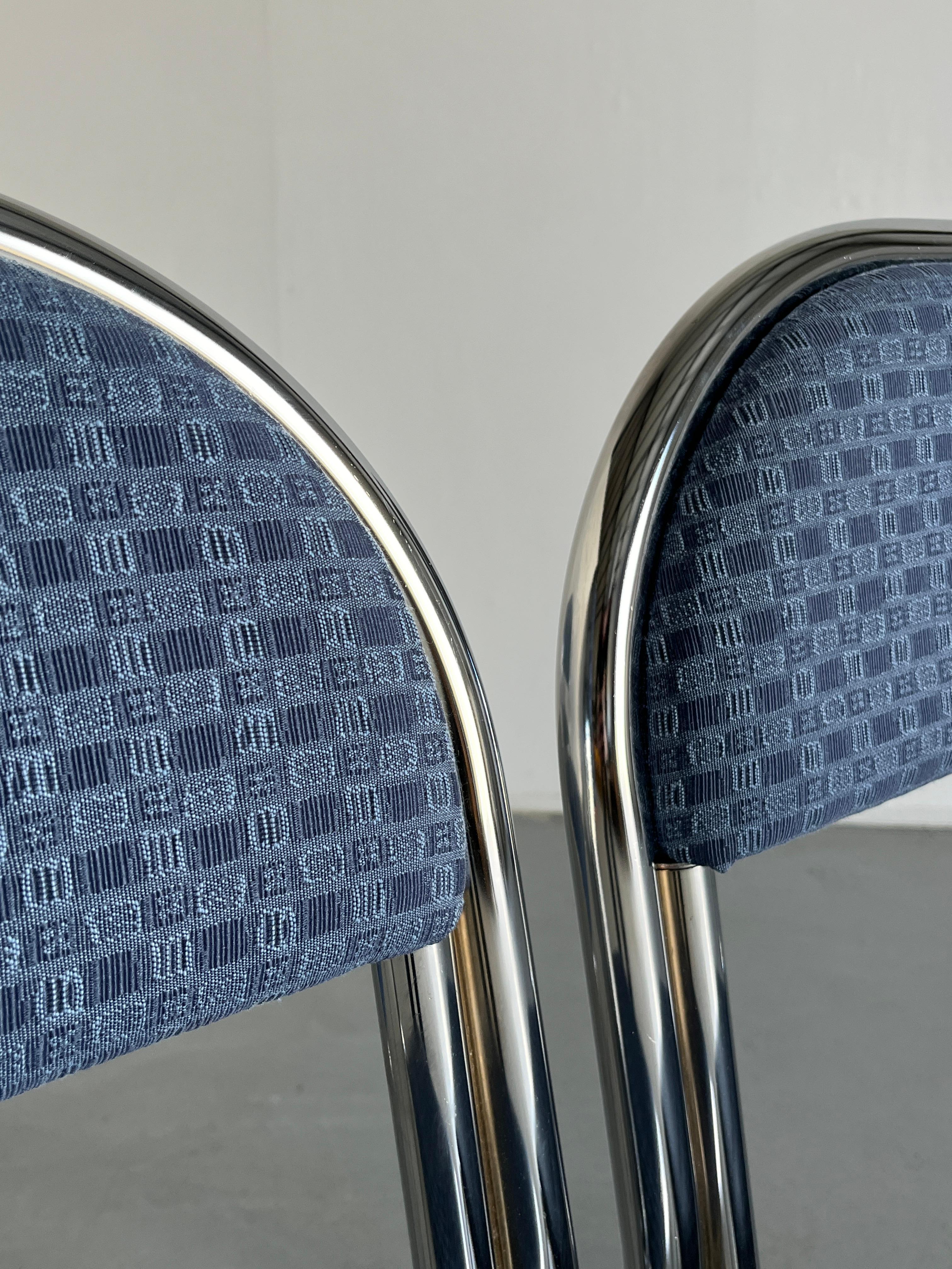 Ensemble de 4 chaises de salle à manger empilables en acier chromé de style Bauhaus, années 80, Italie en vente 2