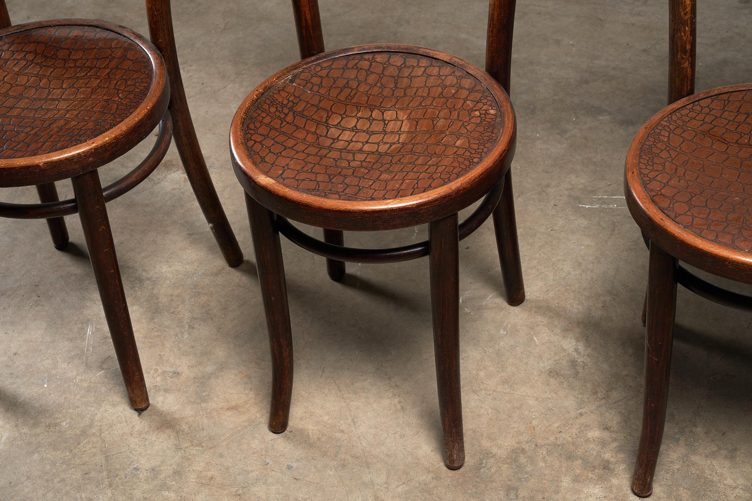 croc table and chairs