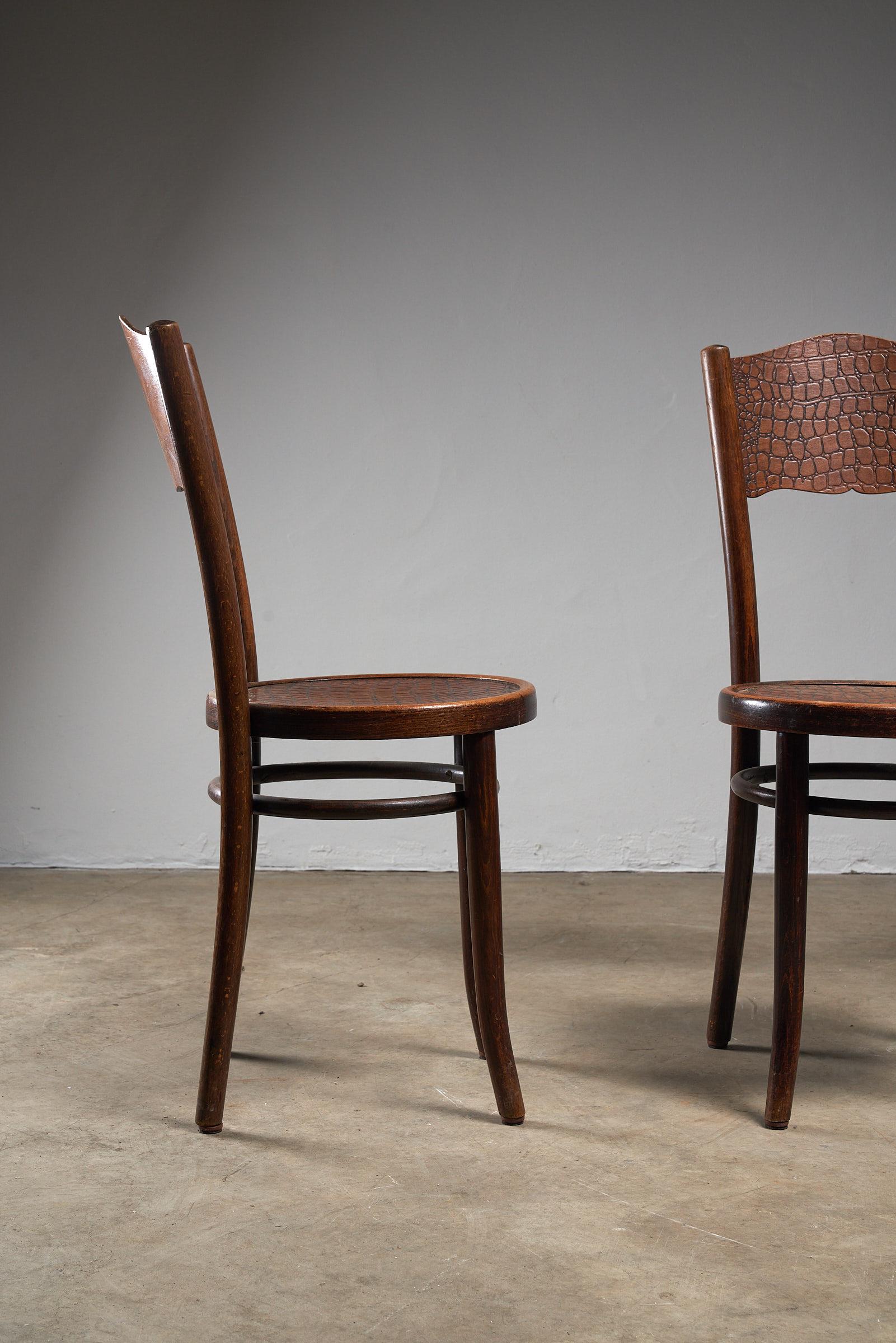 Early 20th Century Set of 4 vintage bentwood bistro chairs with Crocodile pattern by Thonet For Sale