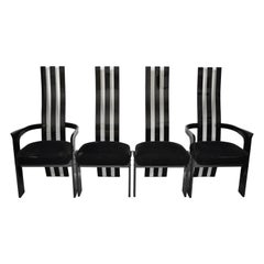 Ensemble de 4 chaises de salle à manger sculpturales à haut dossier en lucite noire et transparente vintage