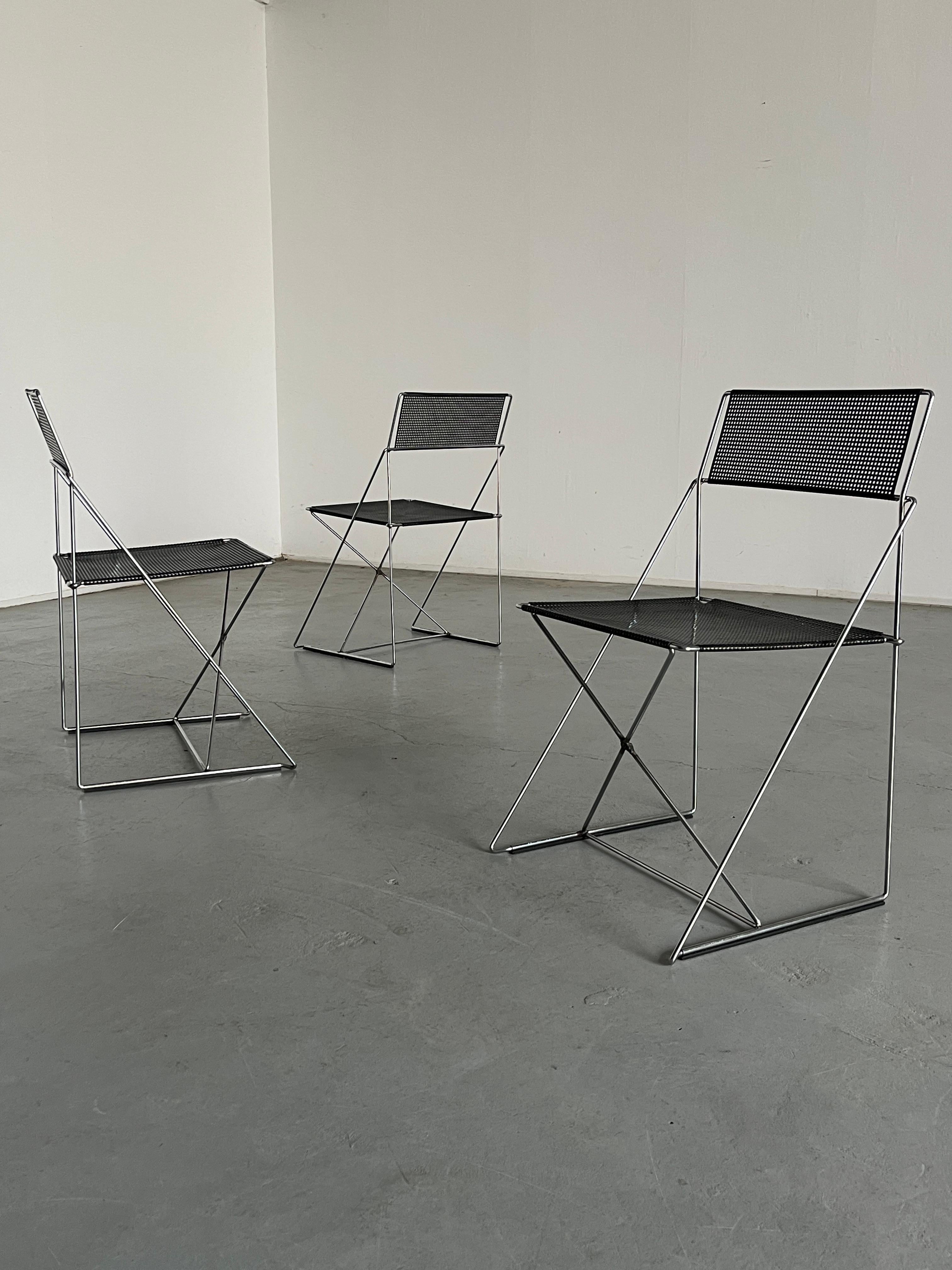 Italiano Set di 4 sedie vintage nere 'X-Line' di Niels Jørgen Haugesen per Magis, anni '80 in vendita