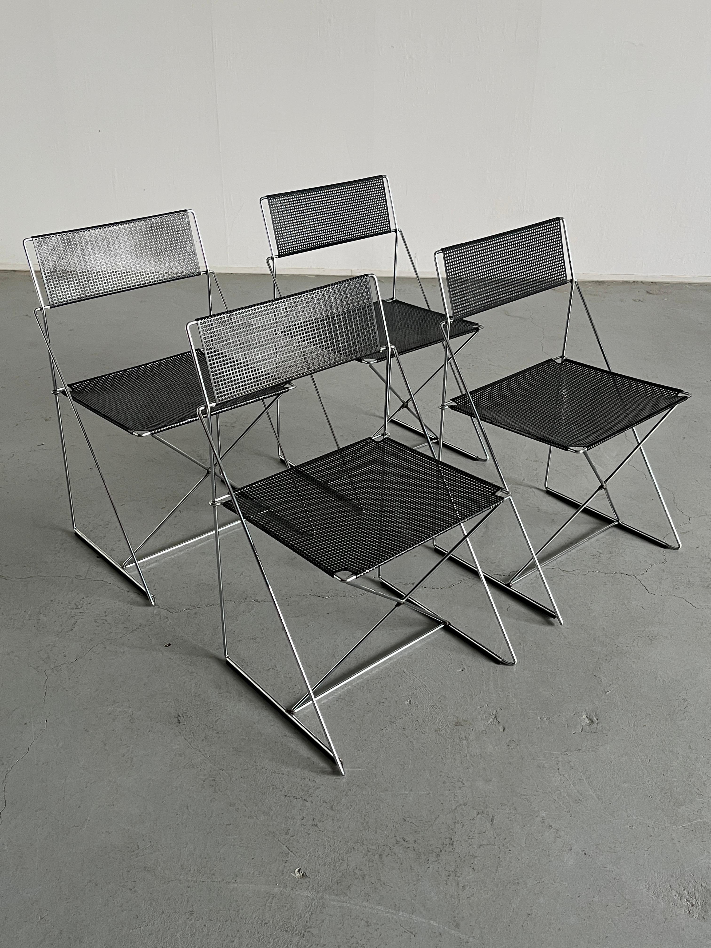 Set di 4 sedie vintage nere 'X-Line' di Niels Jørgen Haugesen per Magis, anni '80 In condizioni buone in vendita a Zagreb, HR