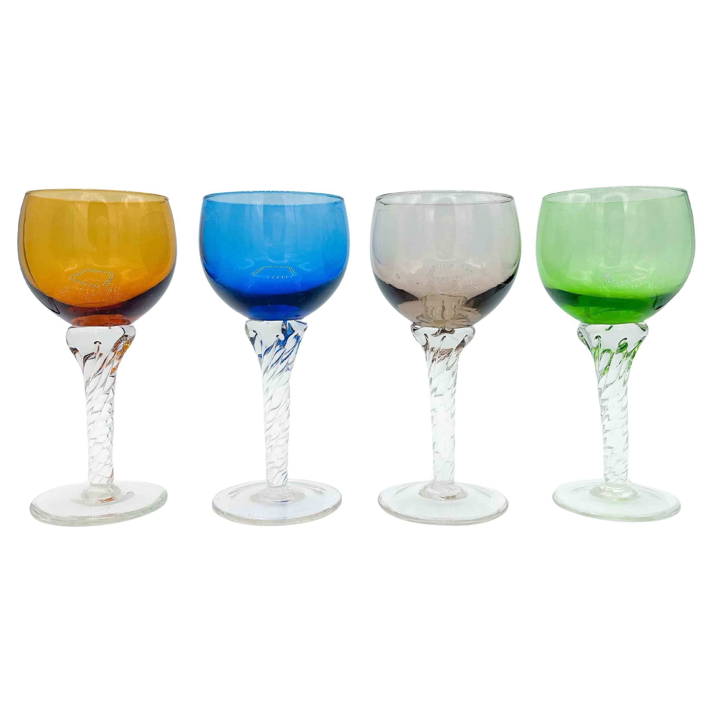Set di 4 bicchieri da vino vintage bohémien con steli attorcigliati anni '60 multicolore