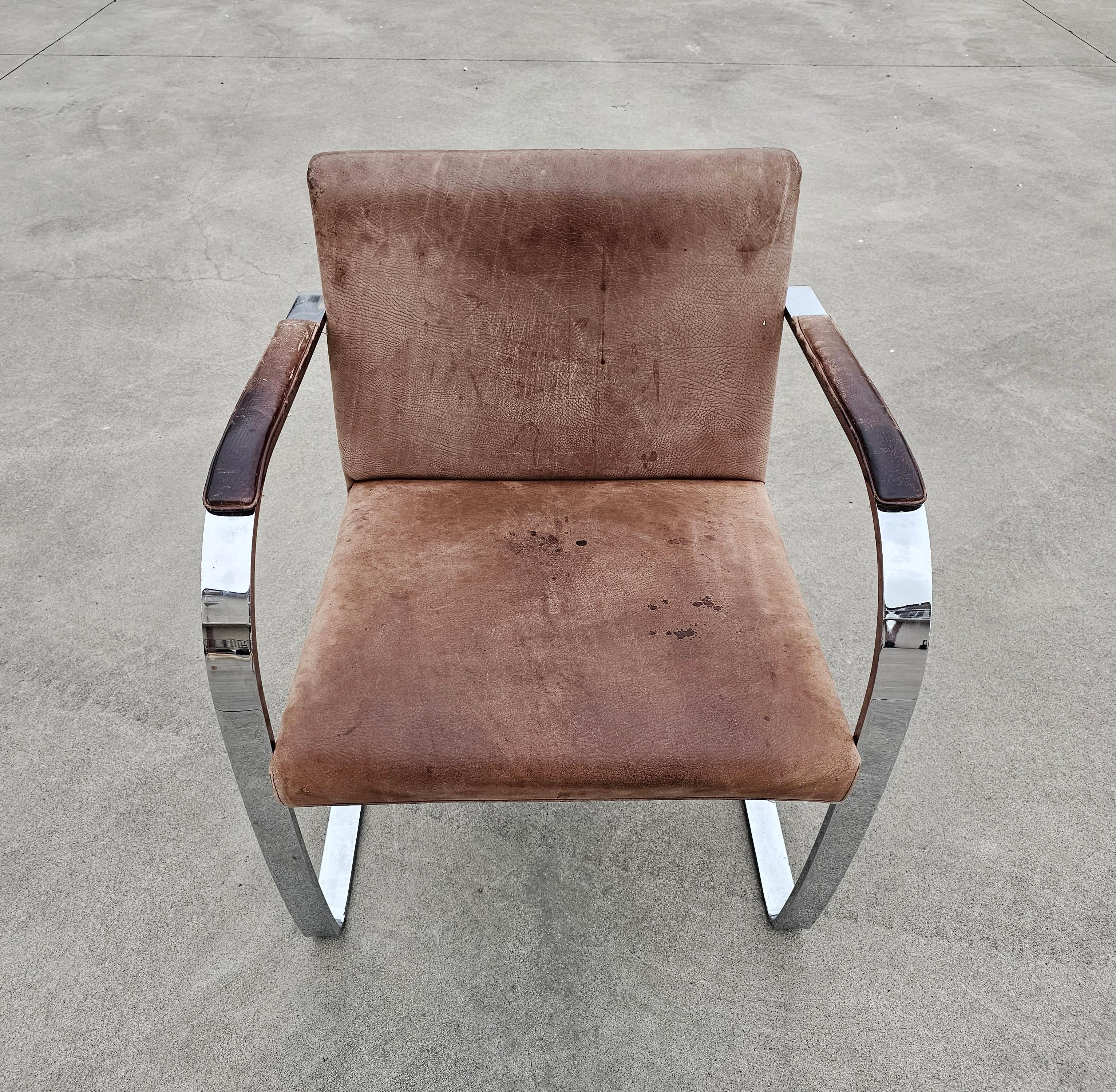 In this listing you will find a set of 4 iconic dining chairs designed by Ludwig Mies van der Rohe, in pale brown leather, model Brno Chair Flat Bar 255. They feature a very heavy frame done in chrome plated steel and soft brown leather.

ORIGIN: