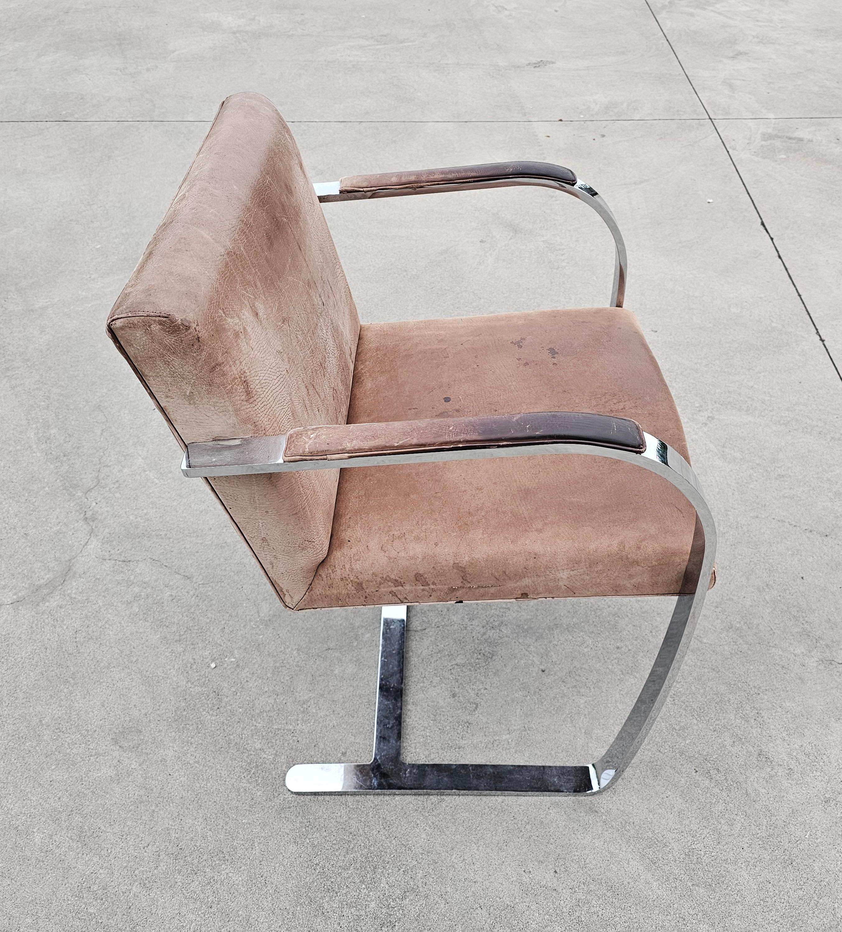 Mid-Century Modern Ensemble de 4 chaises de bar plates vintage Brno 255 de Ludwig Mies van der Rohe